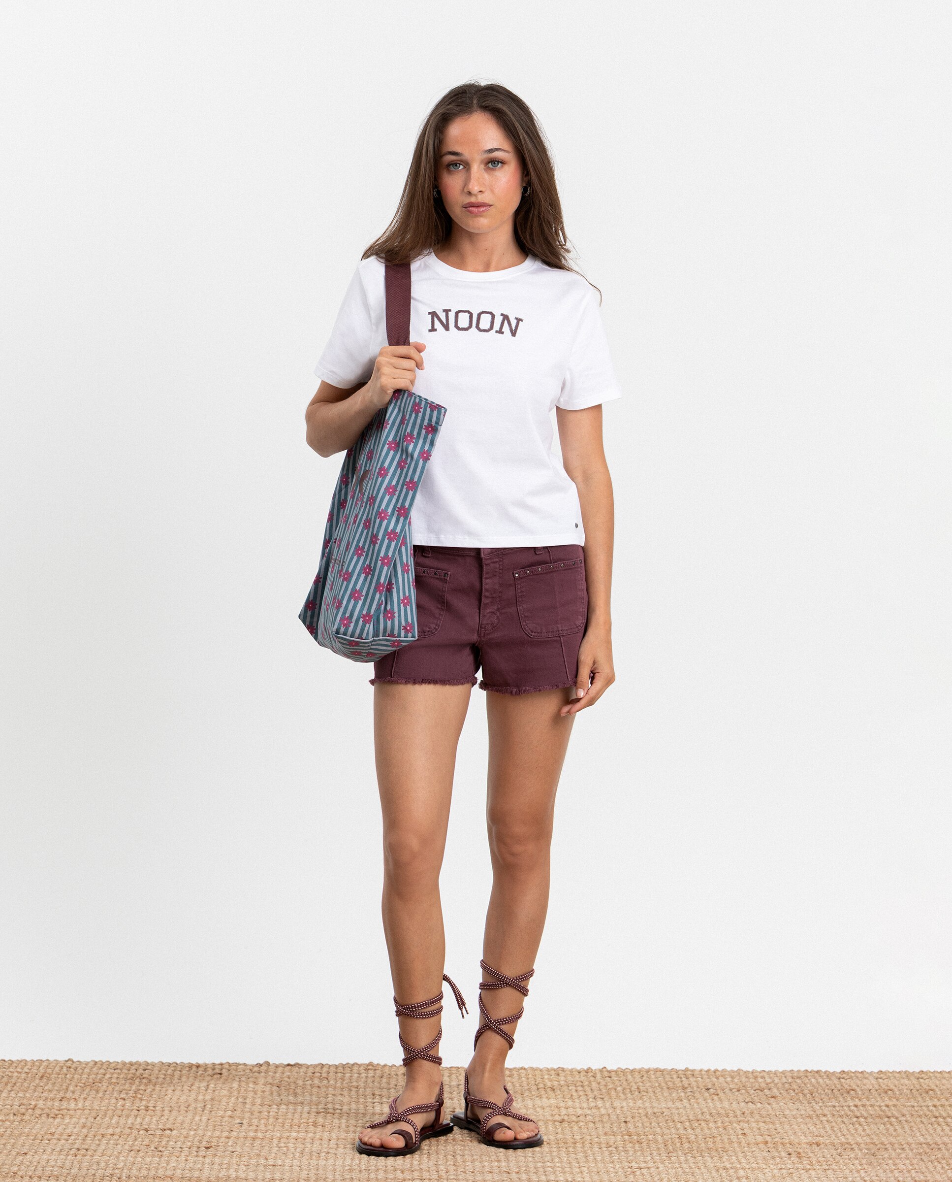 T-shirt Básica com Logo Branco-4