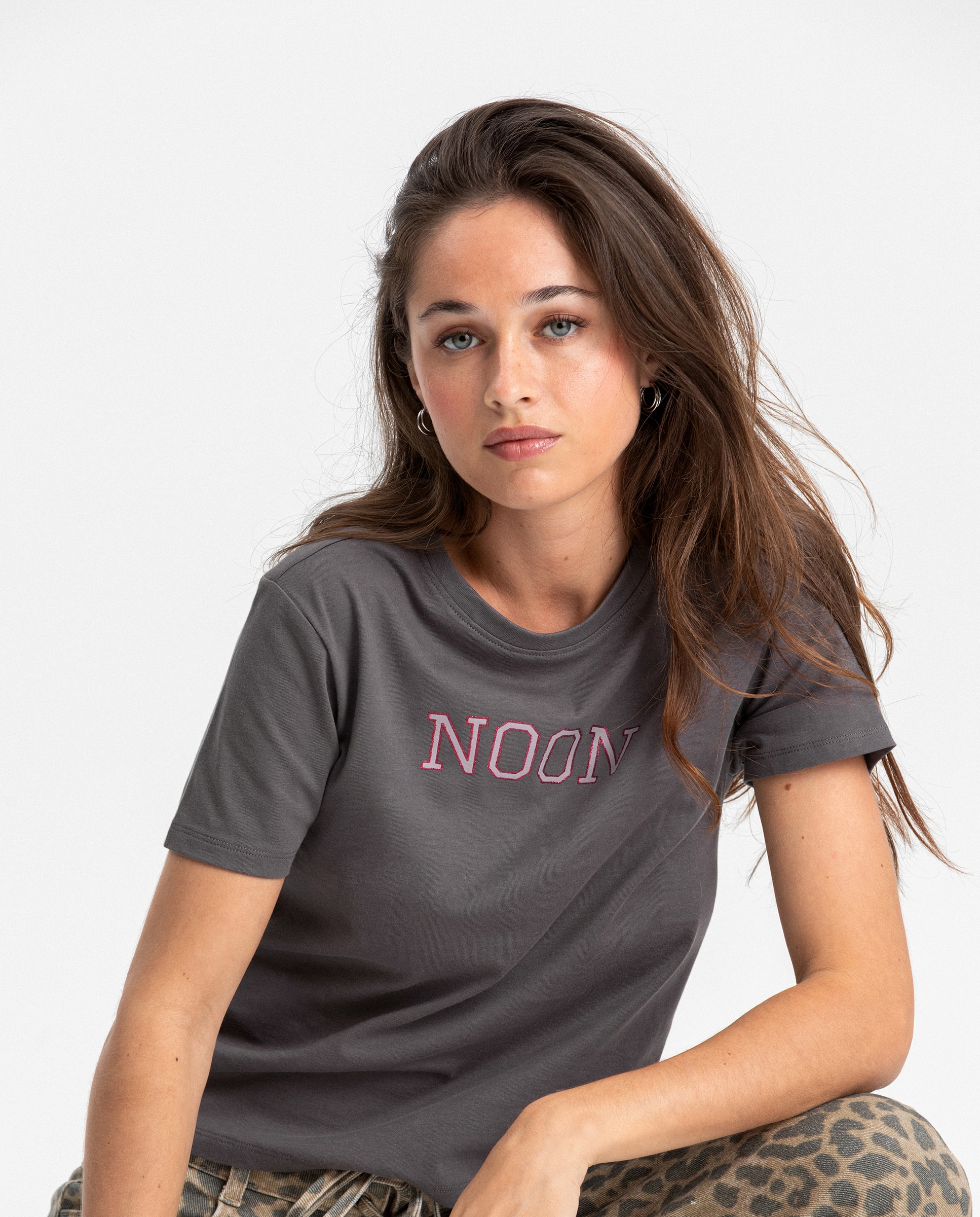 T-shirt Básica com Logo Cinzento-escuro-3