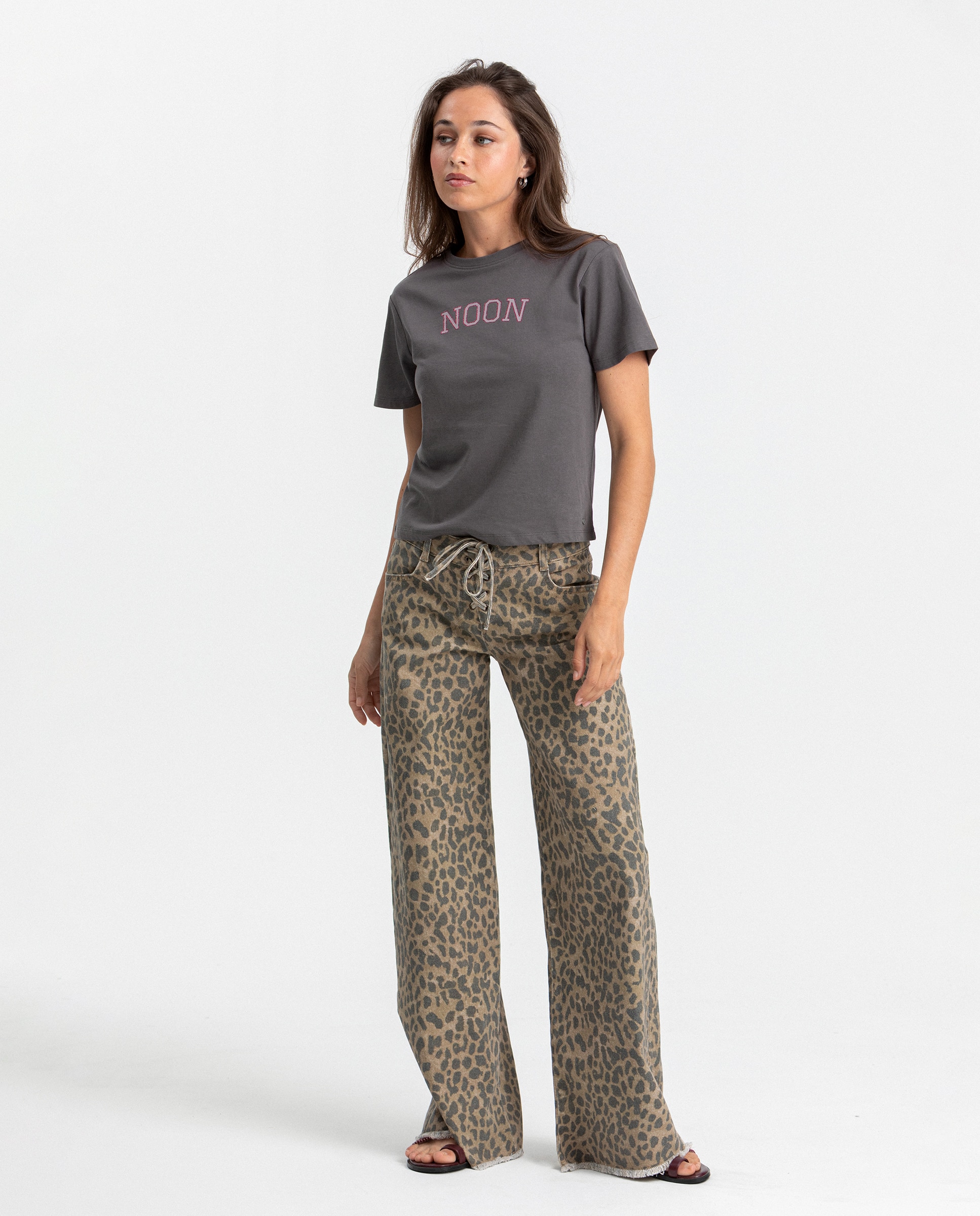 T-shirt Básica com Logo Cinzento-escuro-4