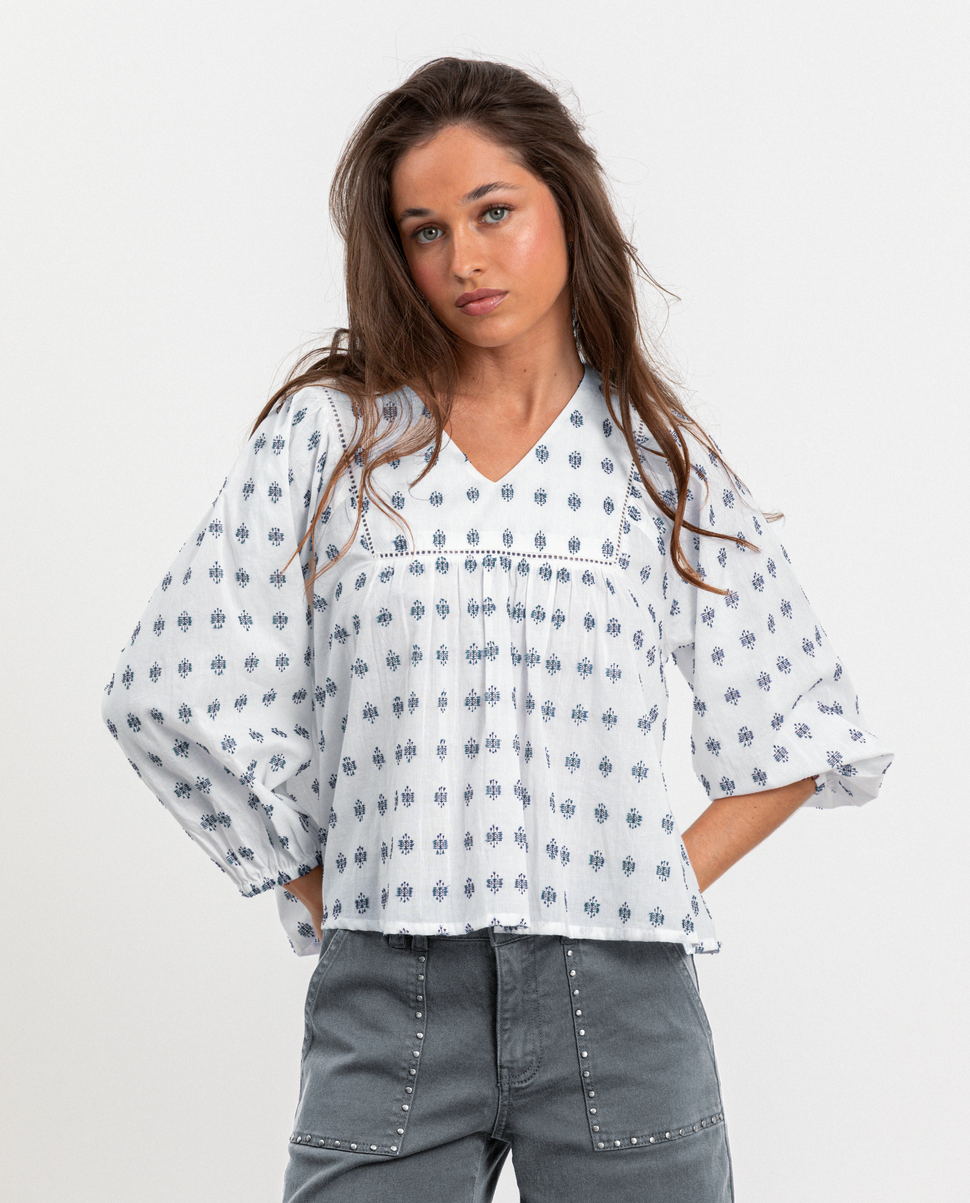 Imagem 0 de Blusa de Manga Comprida com Detalhes Bordados