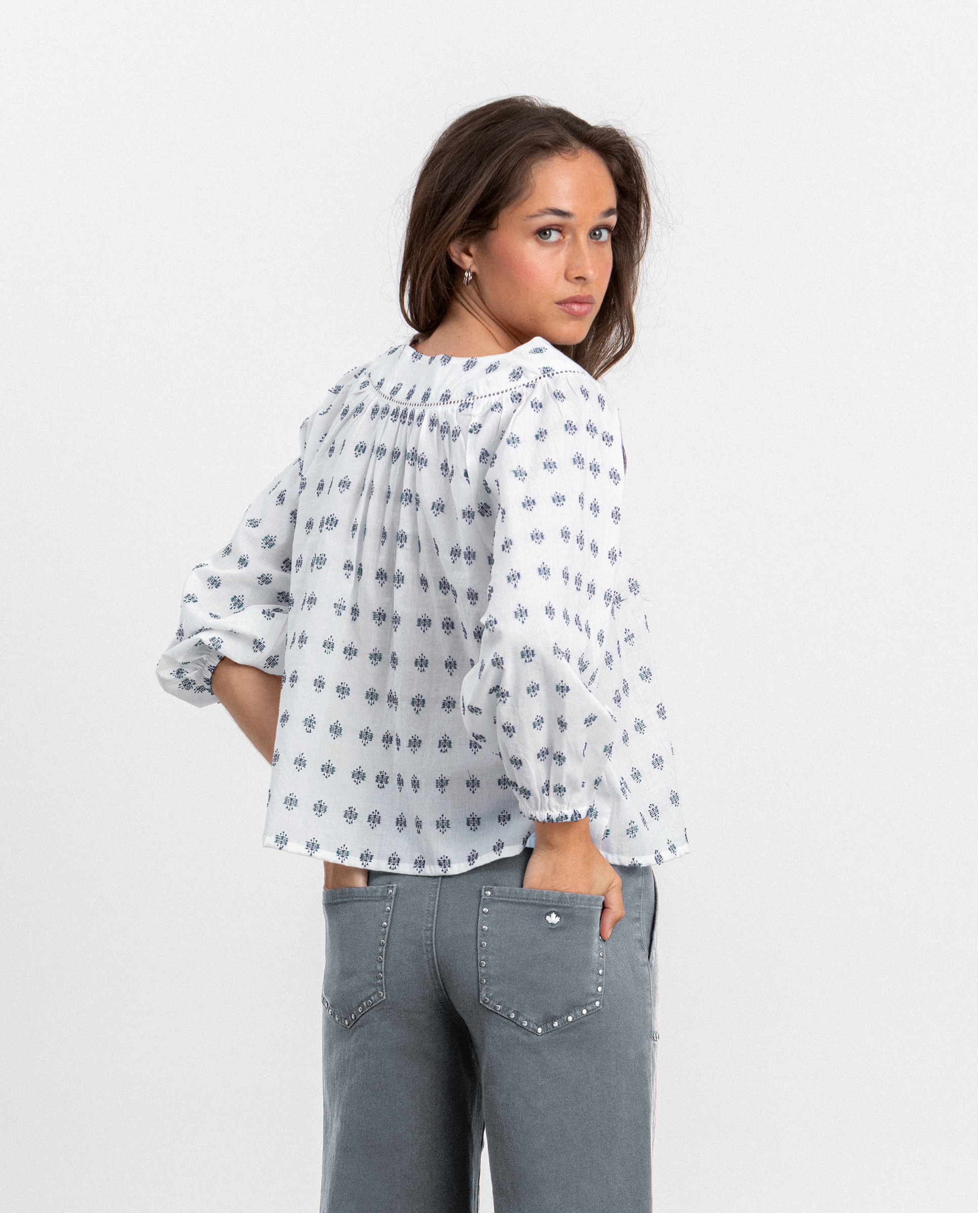 Blusa de Manga Comprida com Detalhes Bordados Branco-2