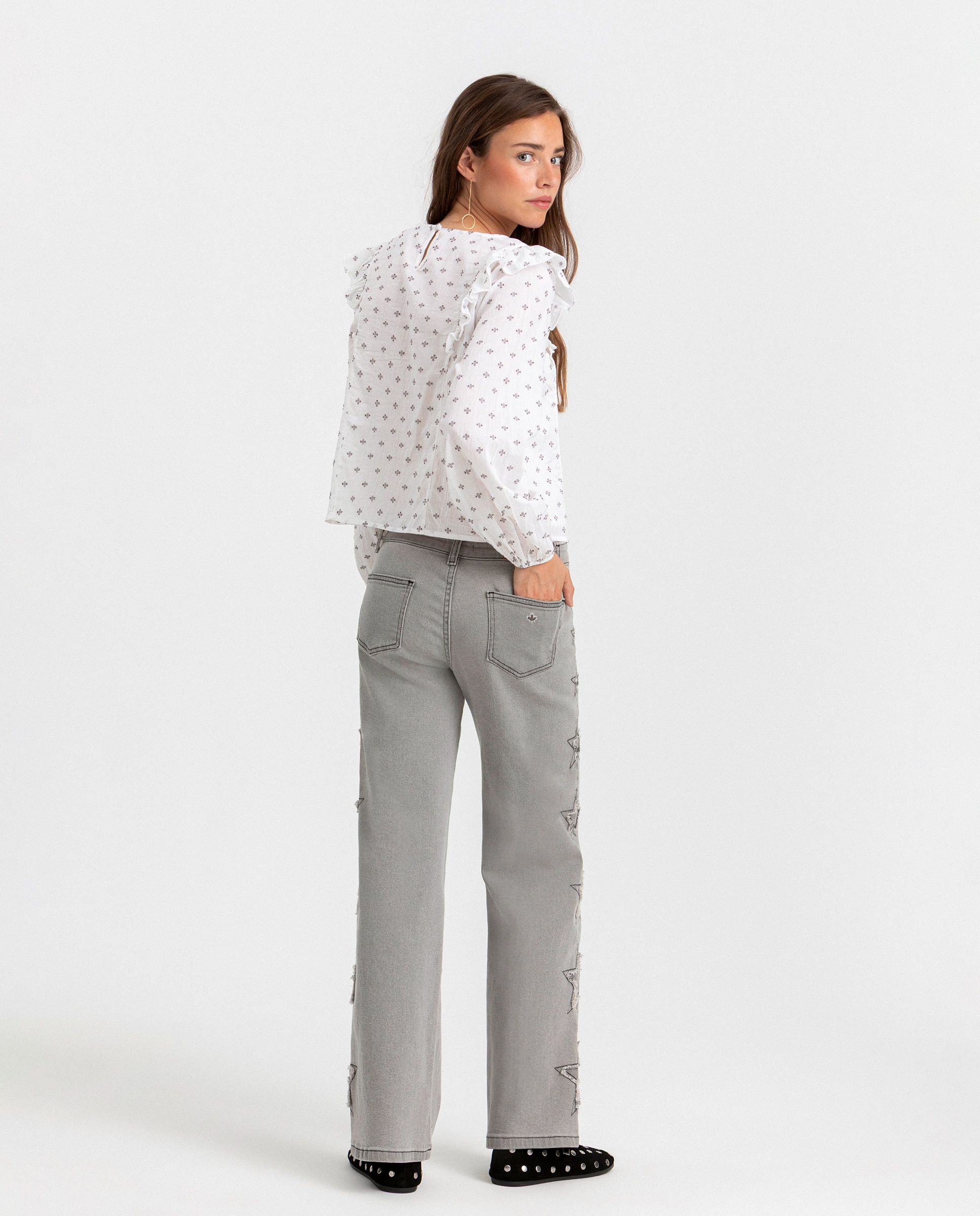 Blusa com Folhos e Bordados Branco-4