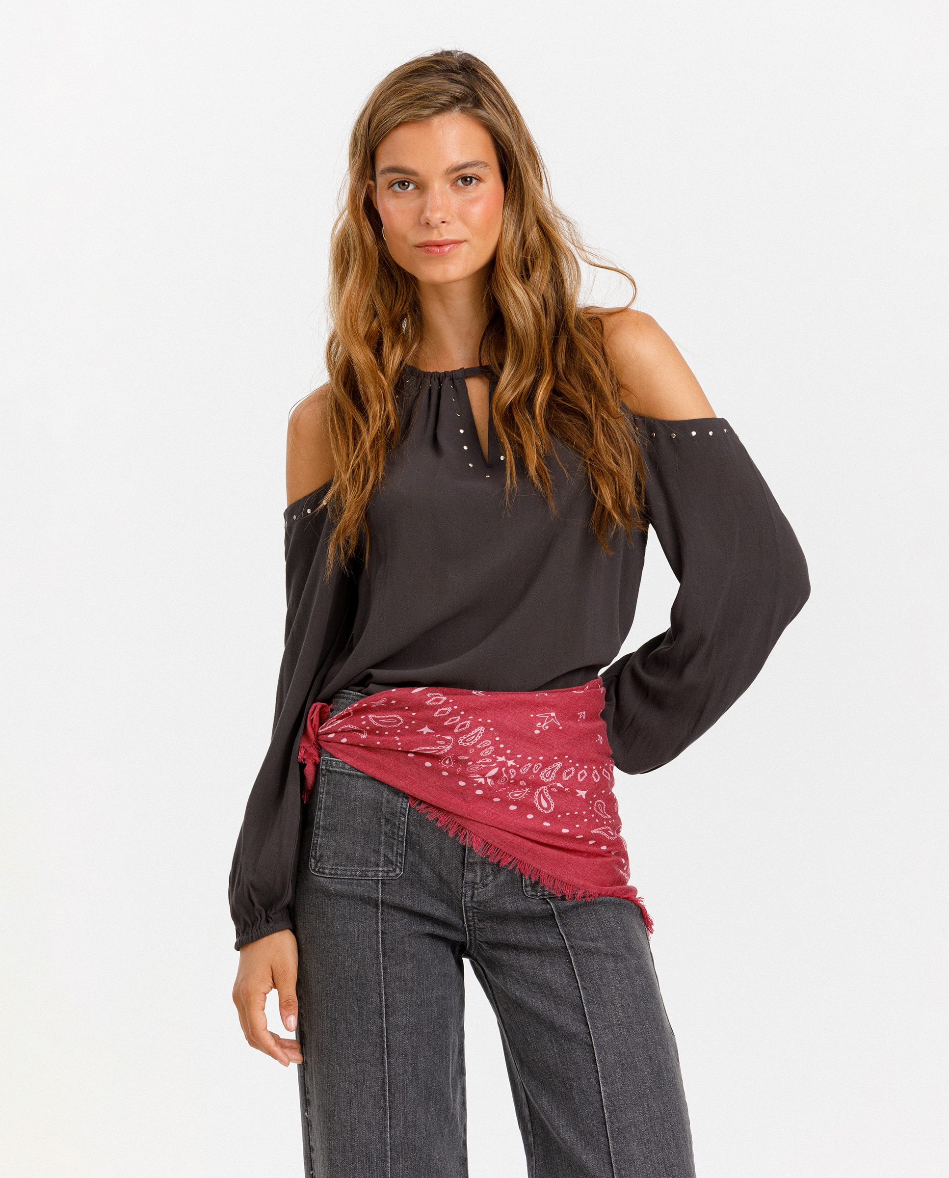 Imagem 0 de Blusa de Manga Comprida com Tachas