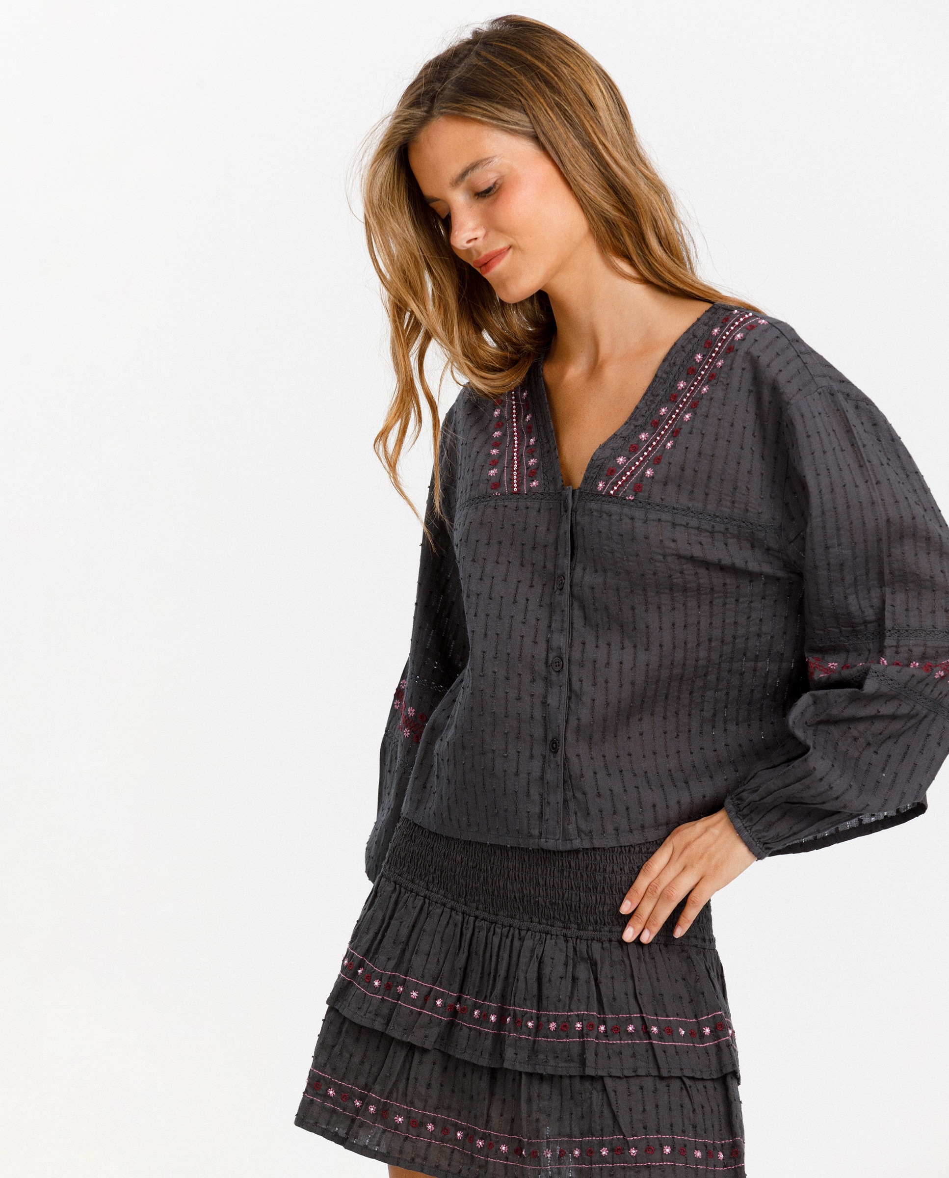 Blusa com Entredós e Fecho com Botões Antracite / Cinzento-3