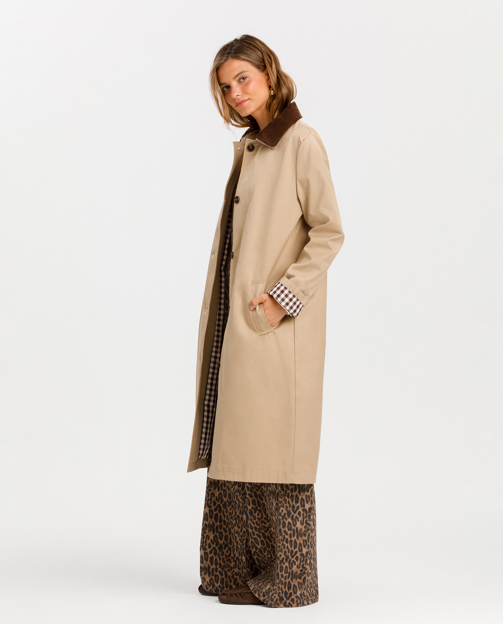 Gabardina Comprida com Gola Tipo Camisa Bege-3