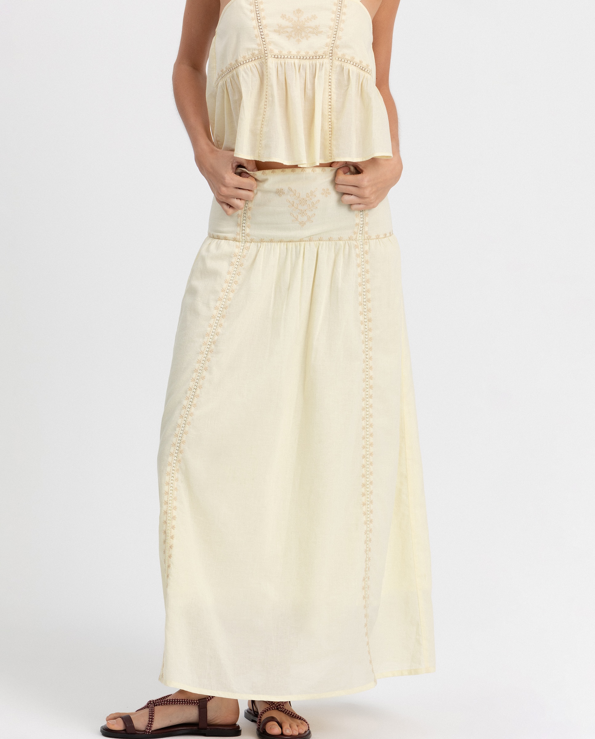 Saia Midi Bordada Amarelo-4