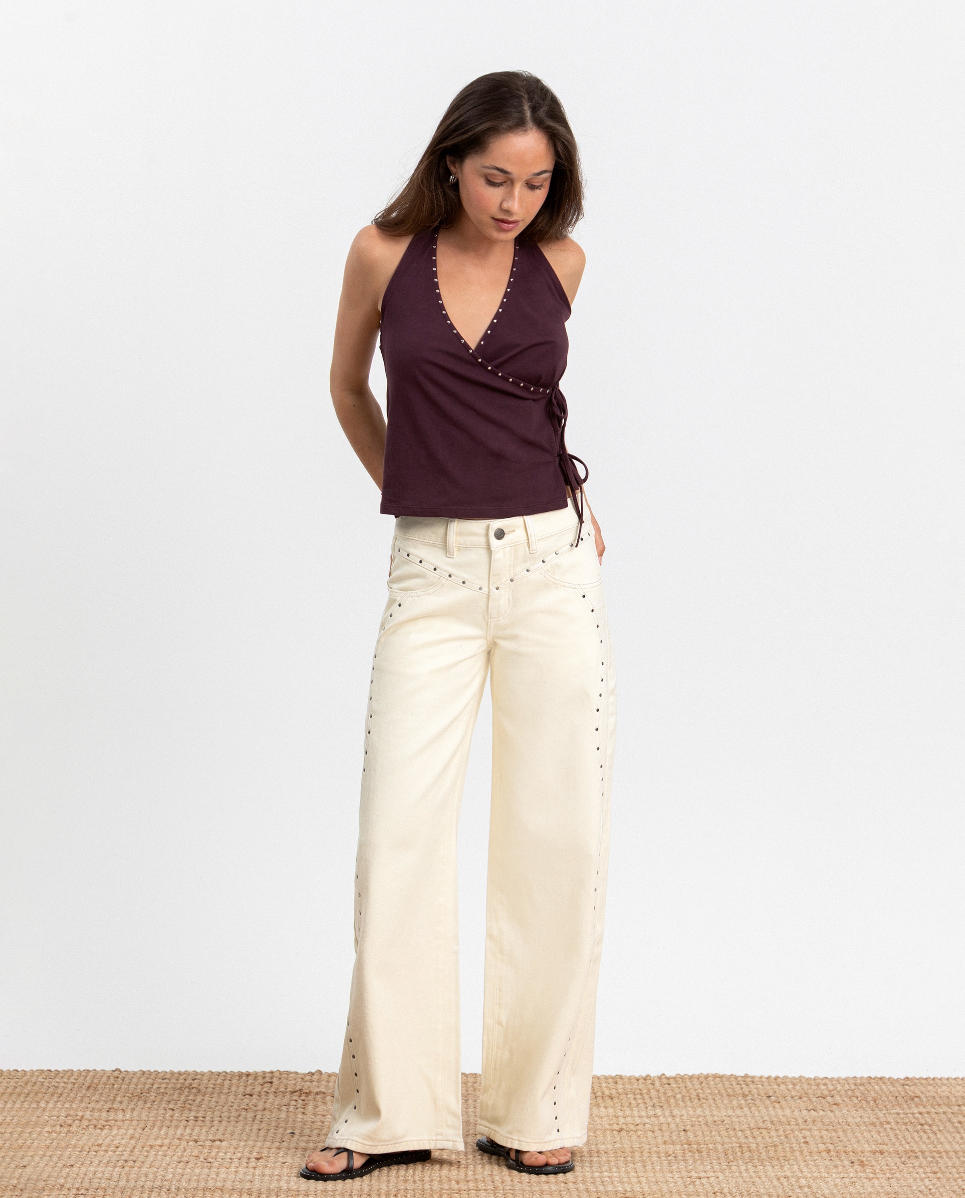 Jeans de Cintura Subida com Detalhe de Tachas Amarelo-3