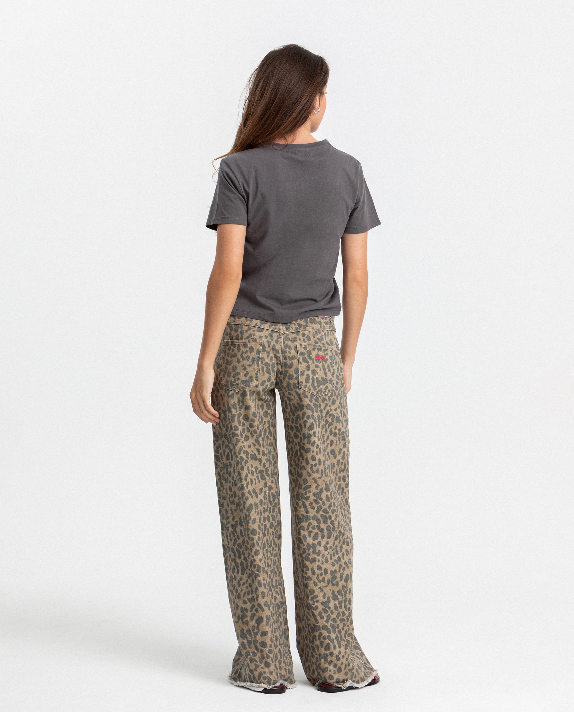 Jeans Wide Leg com Estampado Leopardo Castanho-2