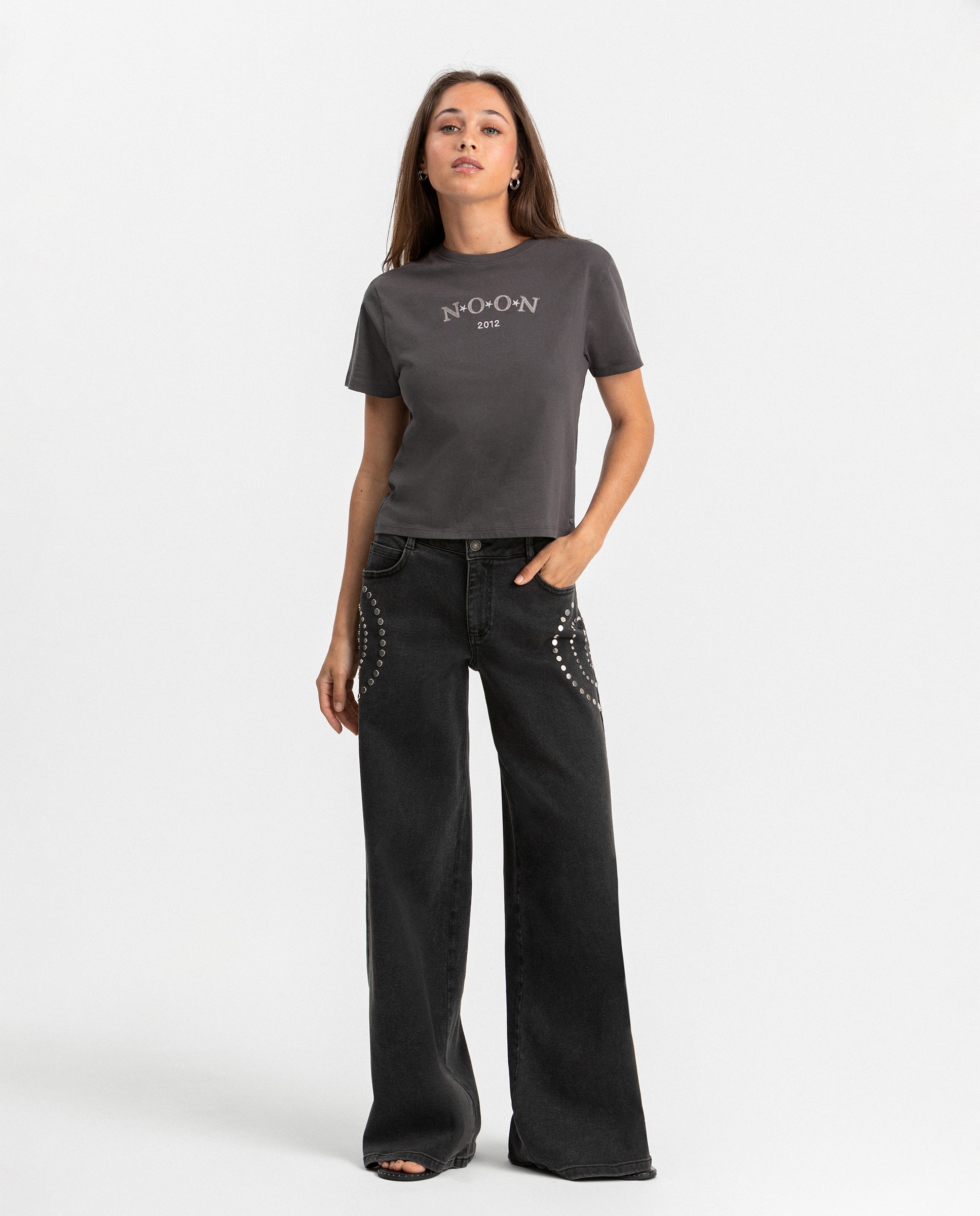 Imagem 0 de Jeans Largos com Tachas