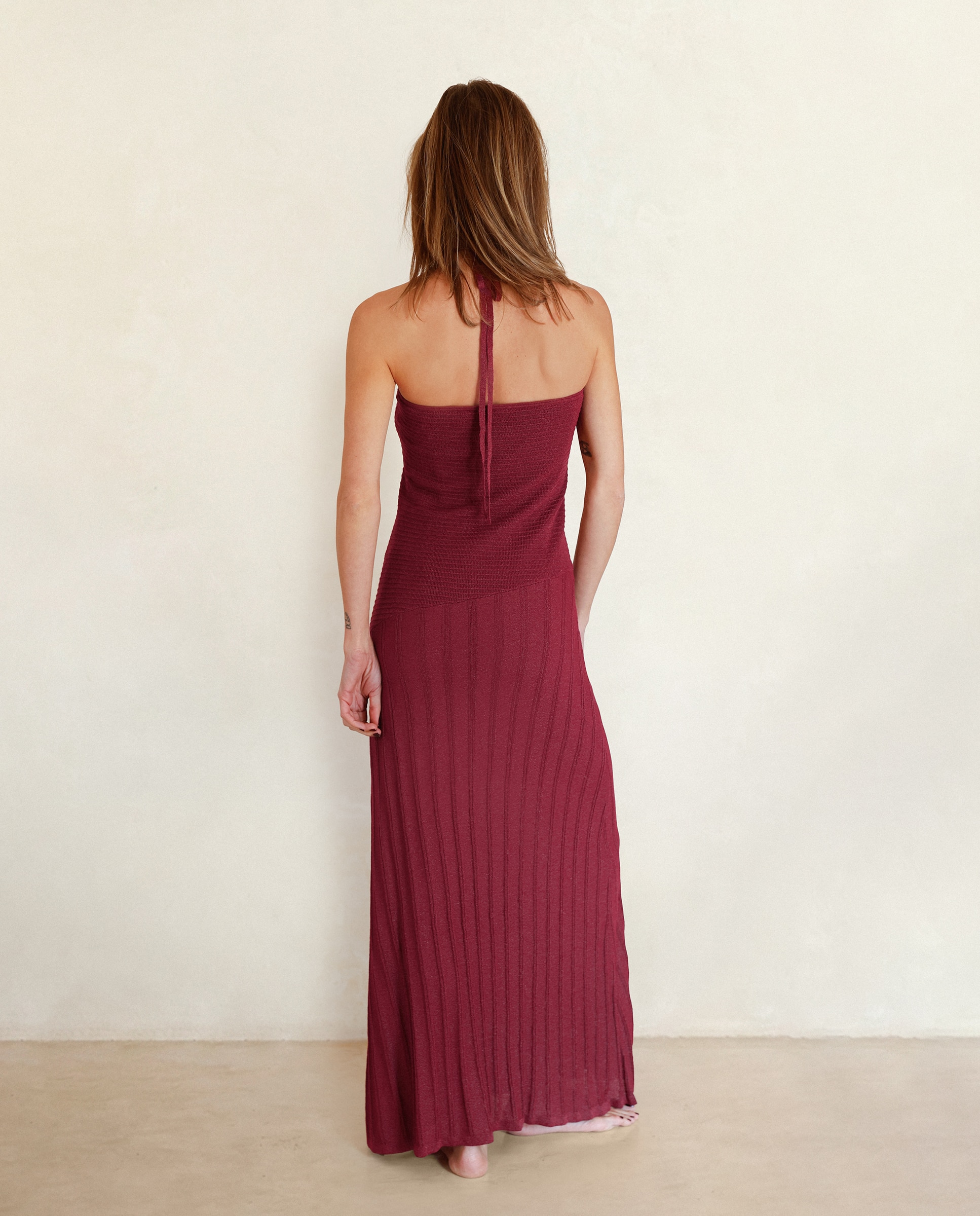 Vestido Midi Assimétrico com Gola Halter Bordeaux-2
