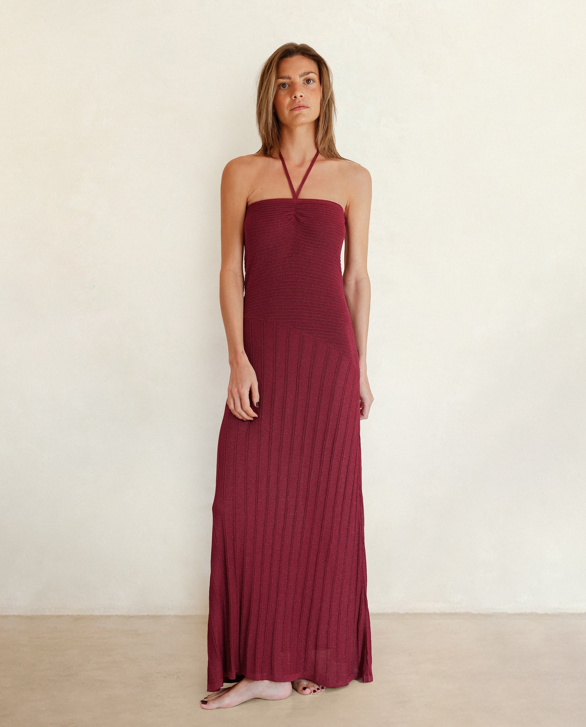 Imagem 0 de Vestido Midi Assimétrico com Gola Halter