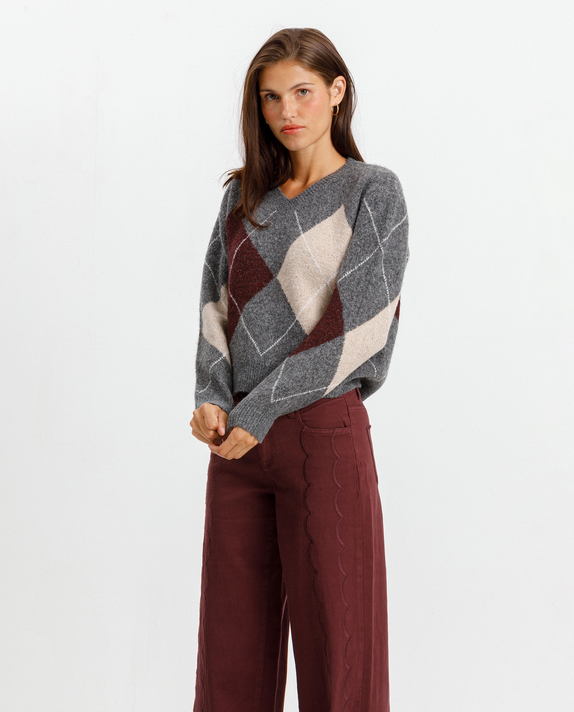 Jeans com Corte a Direito Bordado Ondas Bordeaux-3
