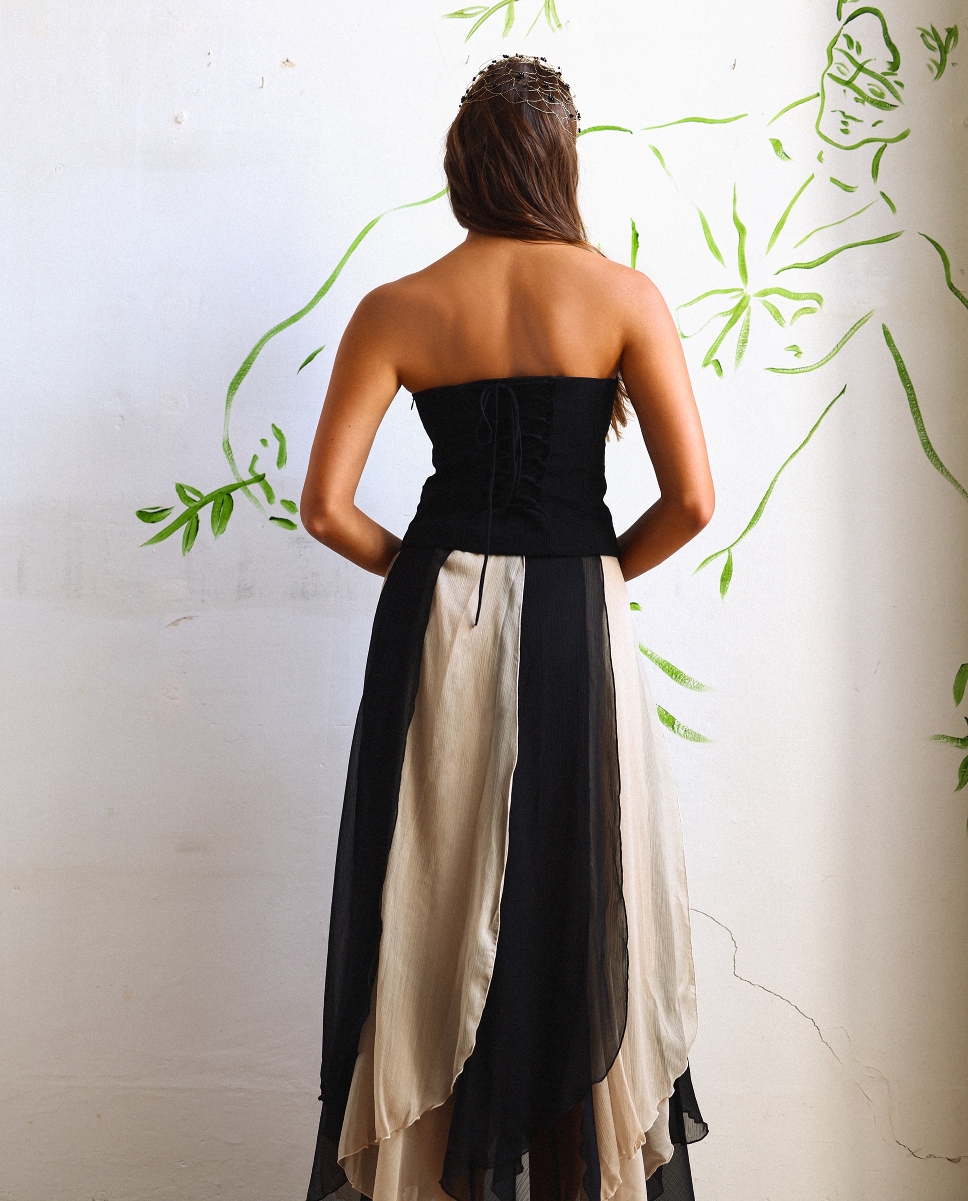 Saia Midi com Detalhe de Folho Preto-2