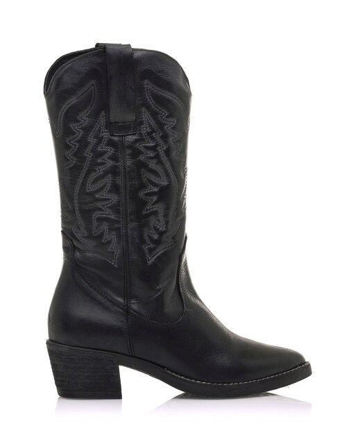 Imagem 0 de Botas em Pele com Detalhes