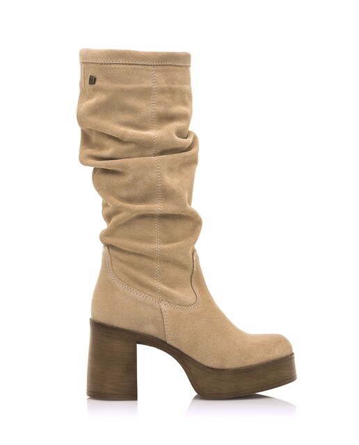 Imagem 0 de Botas em Pele com Cano Alto Plataforma e Tacão Bloco