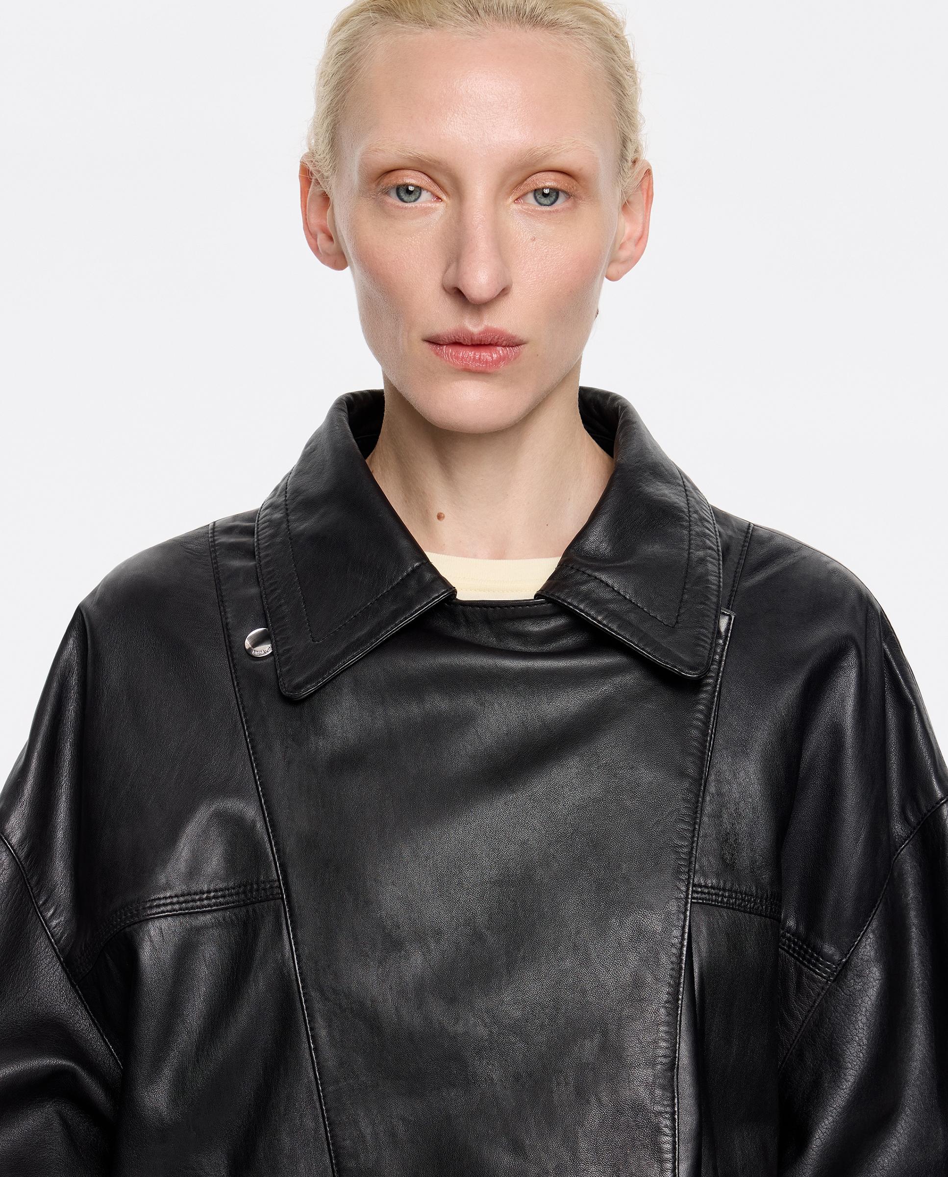 Blusão de Pele com Botões Preto-4