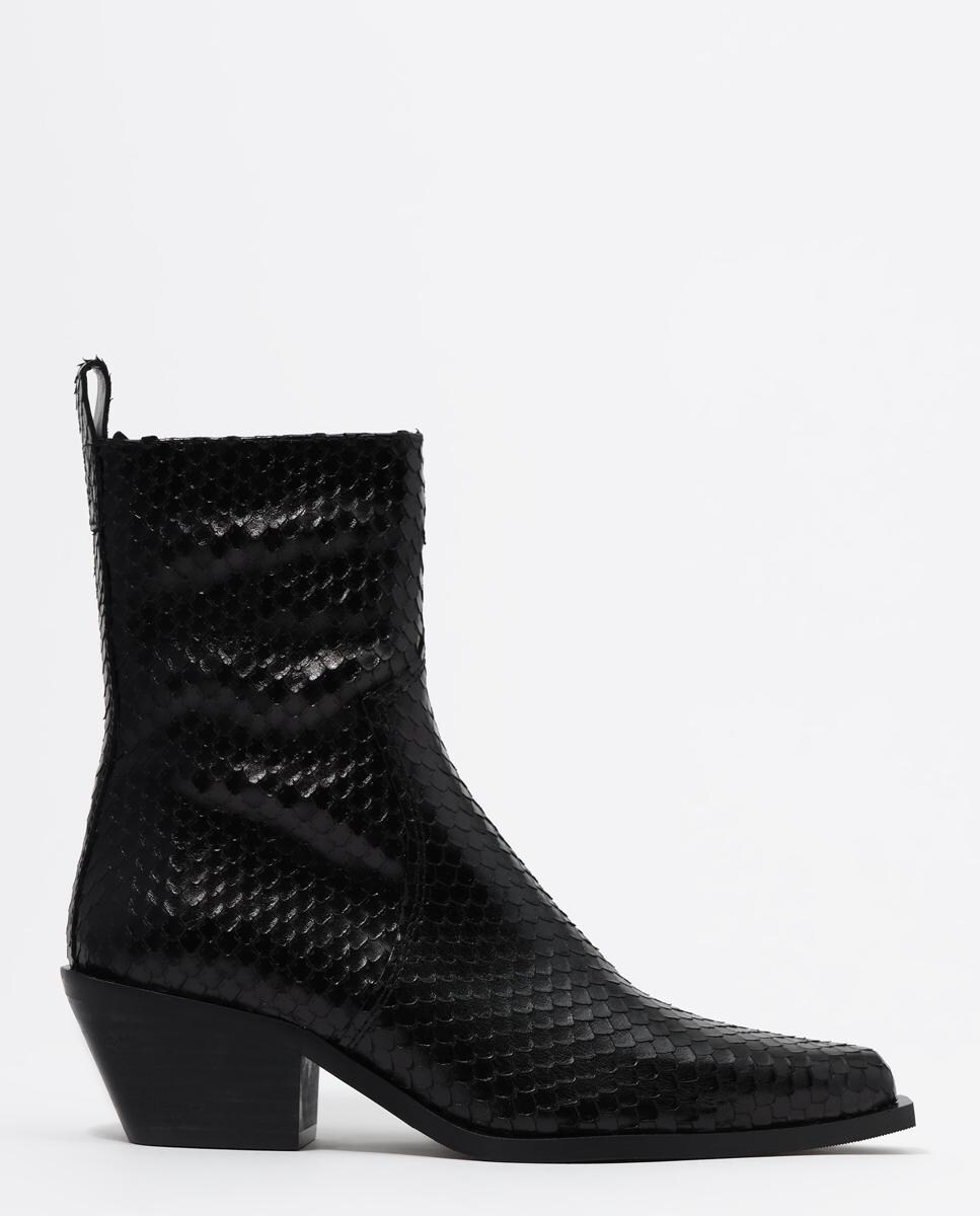 Botins de Pele com Biqueira Preto-1