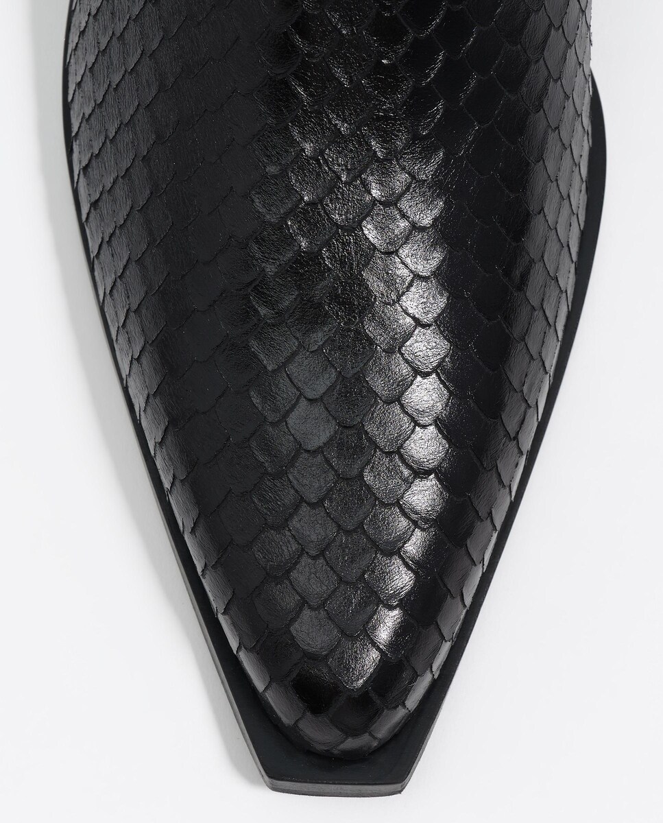 Botins de Pele com Biqueira Preto-4