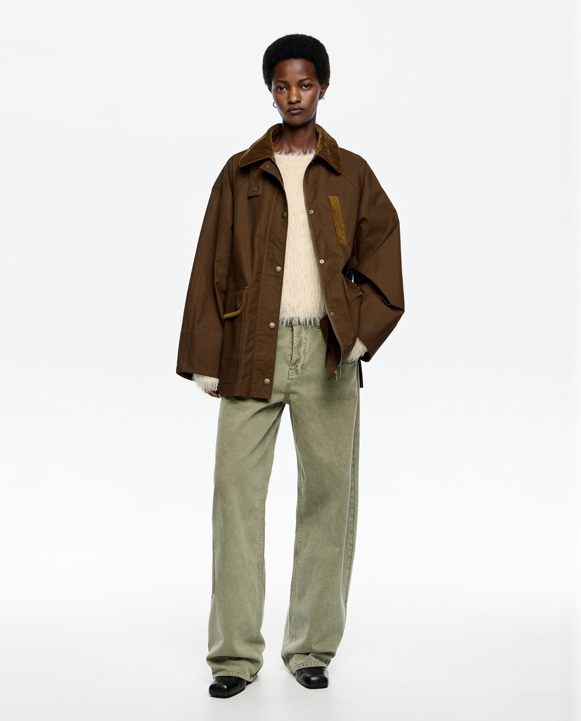 Imagem 0 de Gabardina Curta com Contrastes de Bombazina