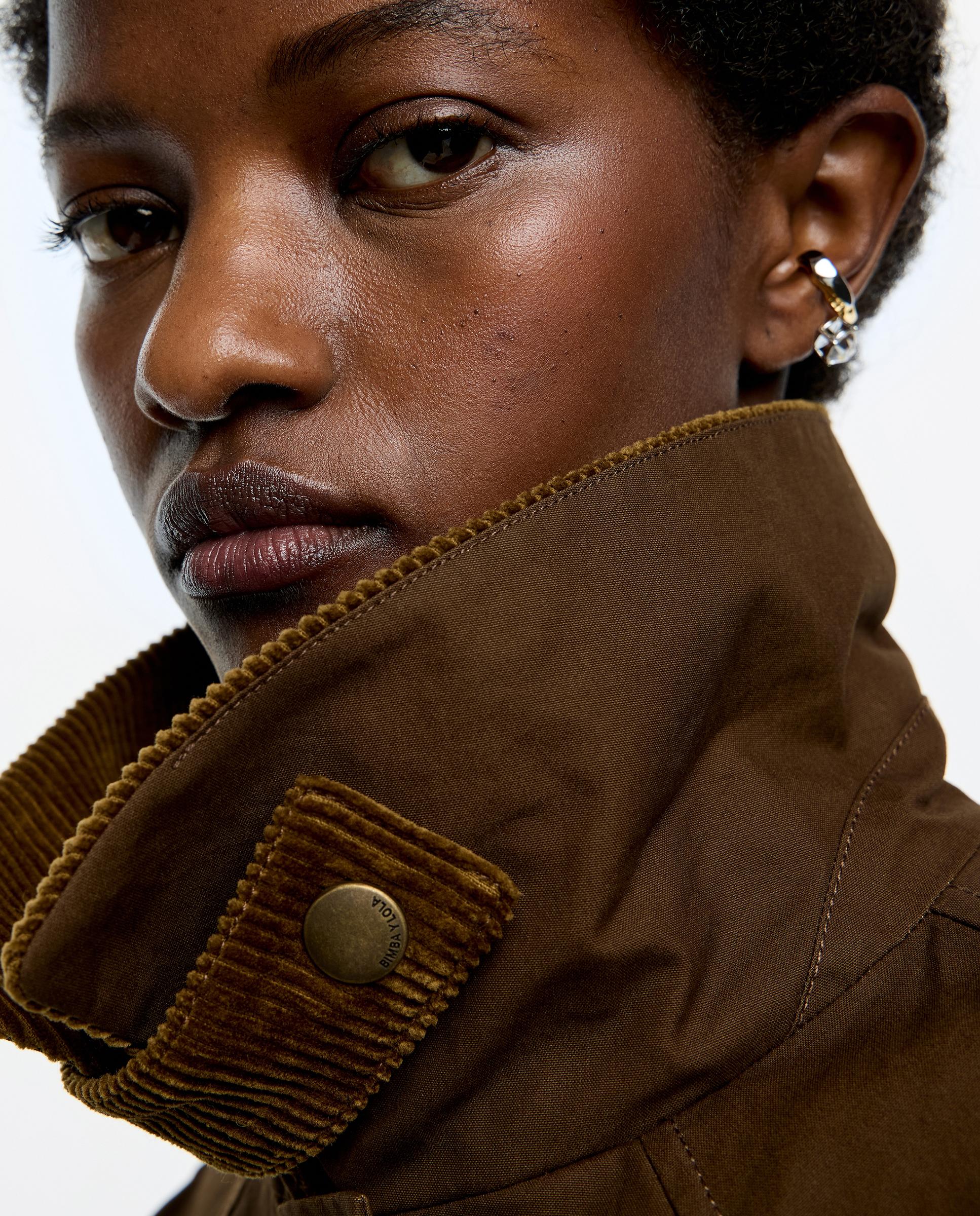 Gabardina Curta com Contrastes de Bombazina Verde-5