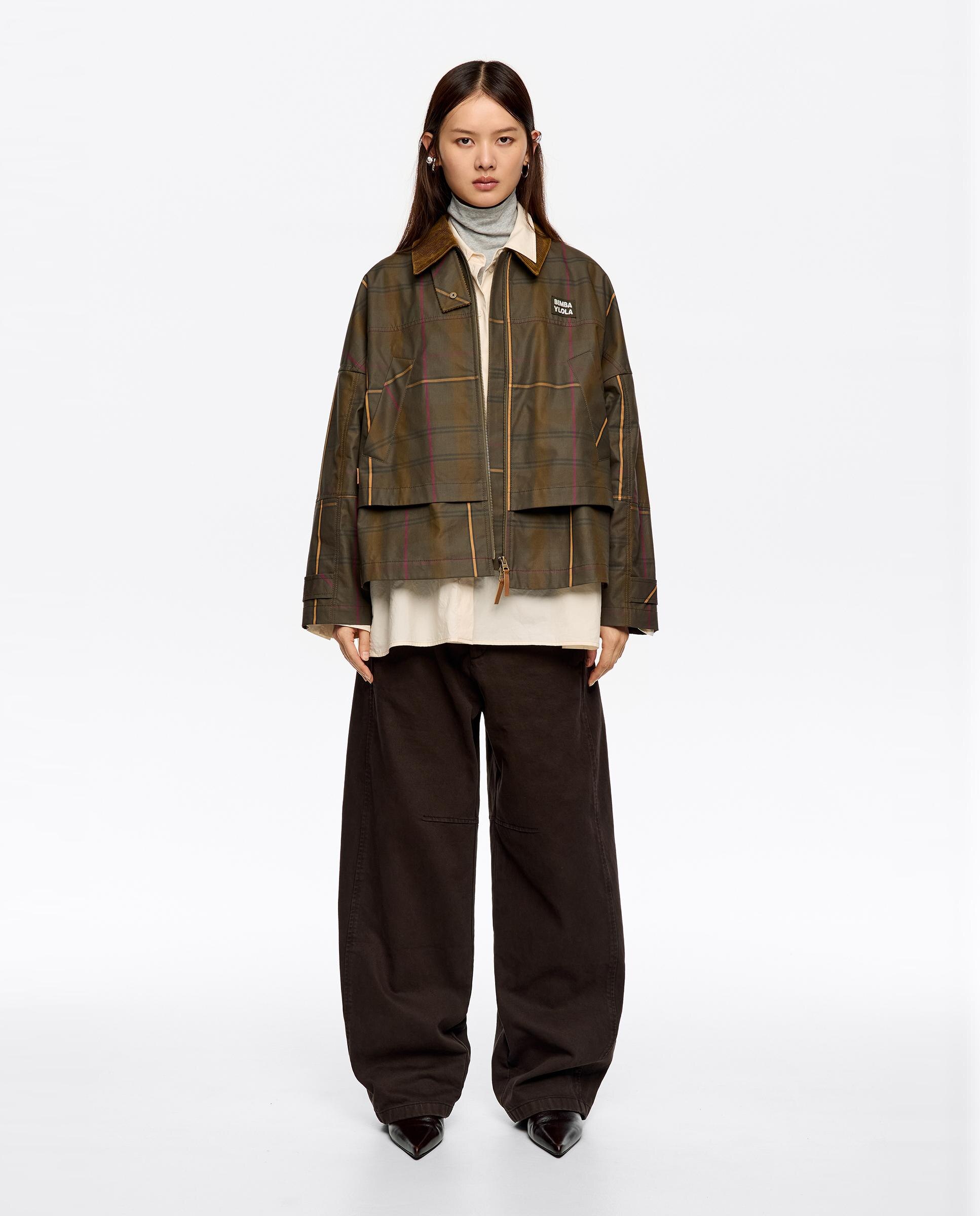 Imagem 0 de Gabardina Linha a Curta Aos Quadrados