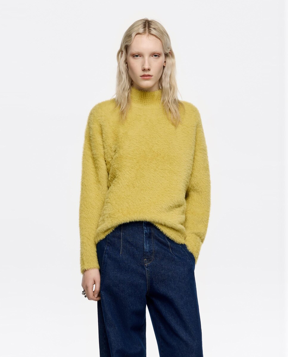 Camisola Pelo com Decote Subido Mostarda-1