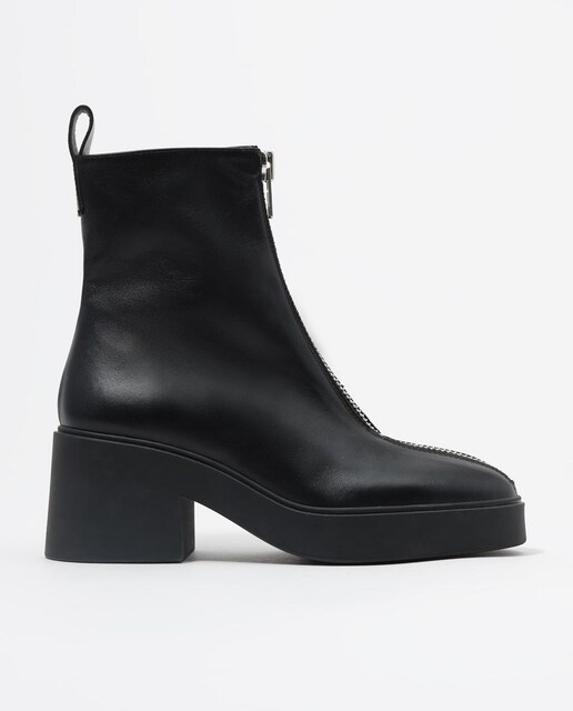 Imagem 0 de Botins de Pele com Fecho Zip e Design Minimalista