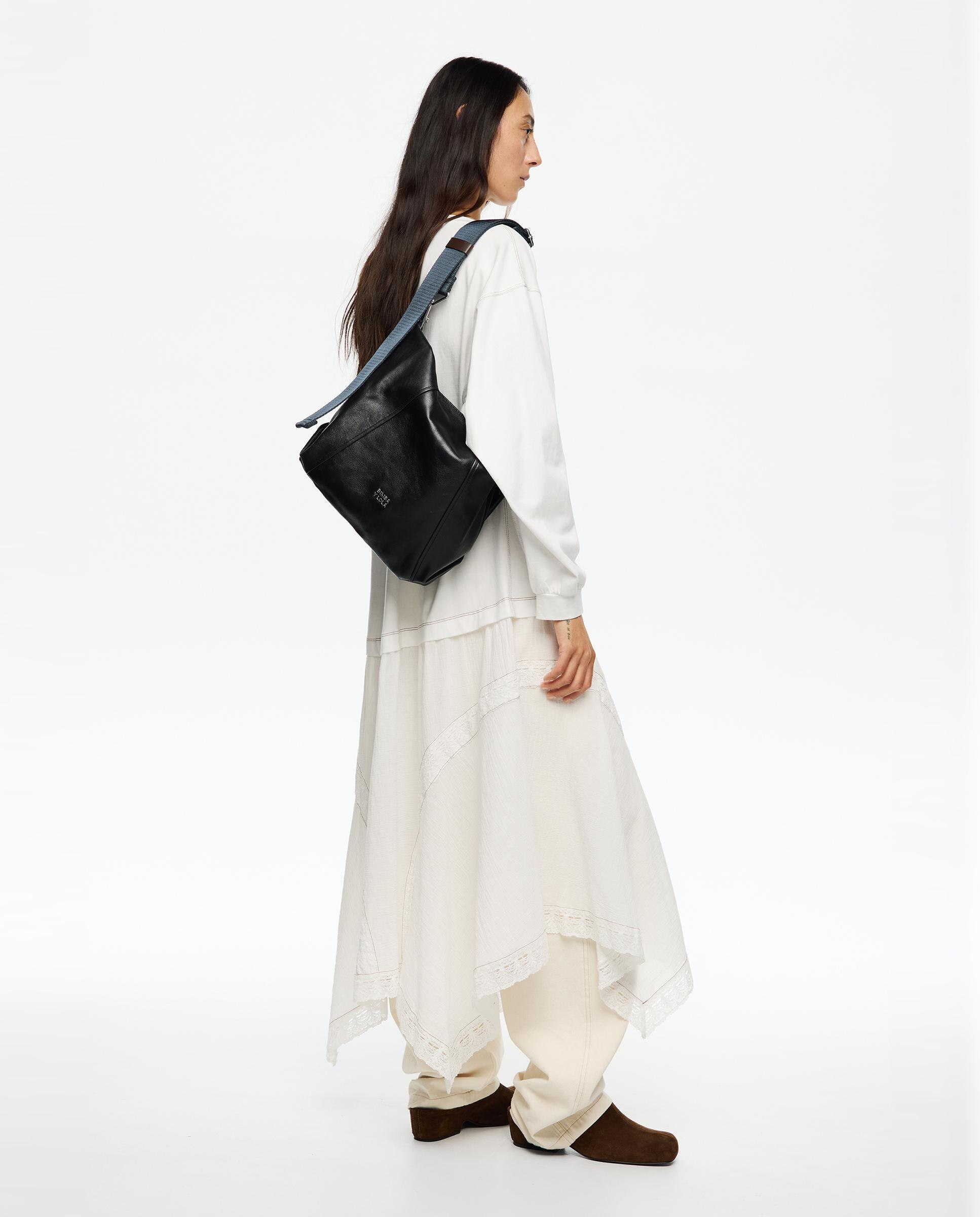 Mala de Ombro Média em Pele Preto-5