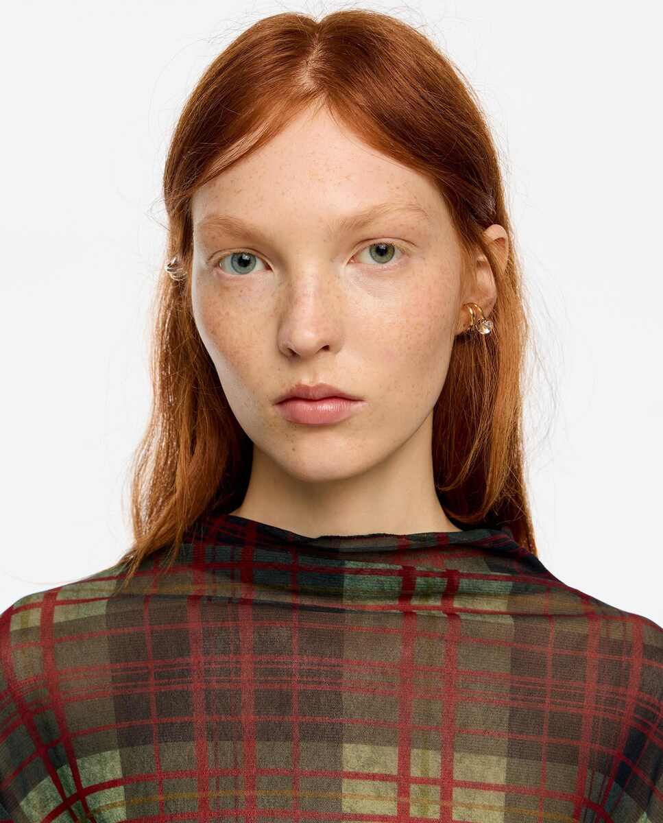 T-shirt de Tule com Gola Alta Aos Quadrados Vermelho-2