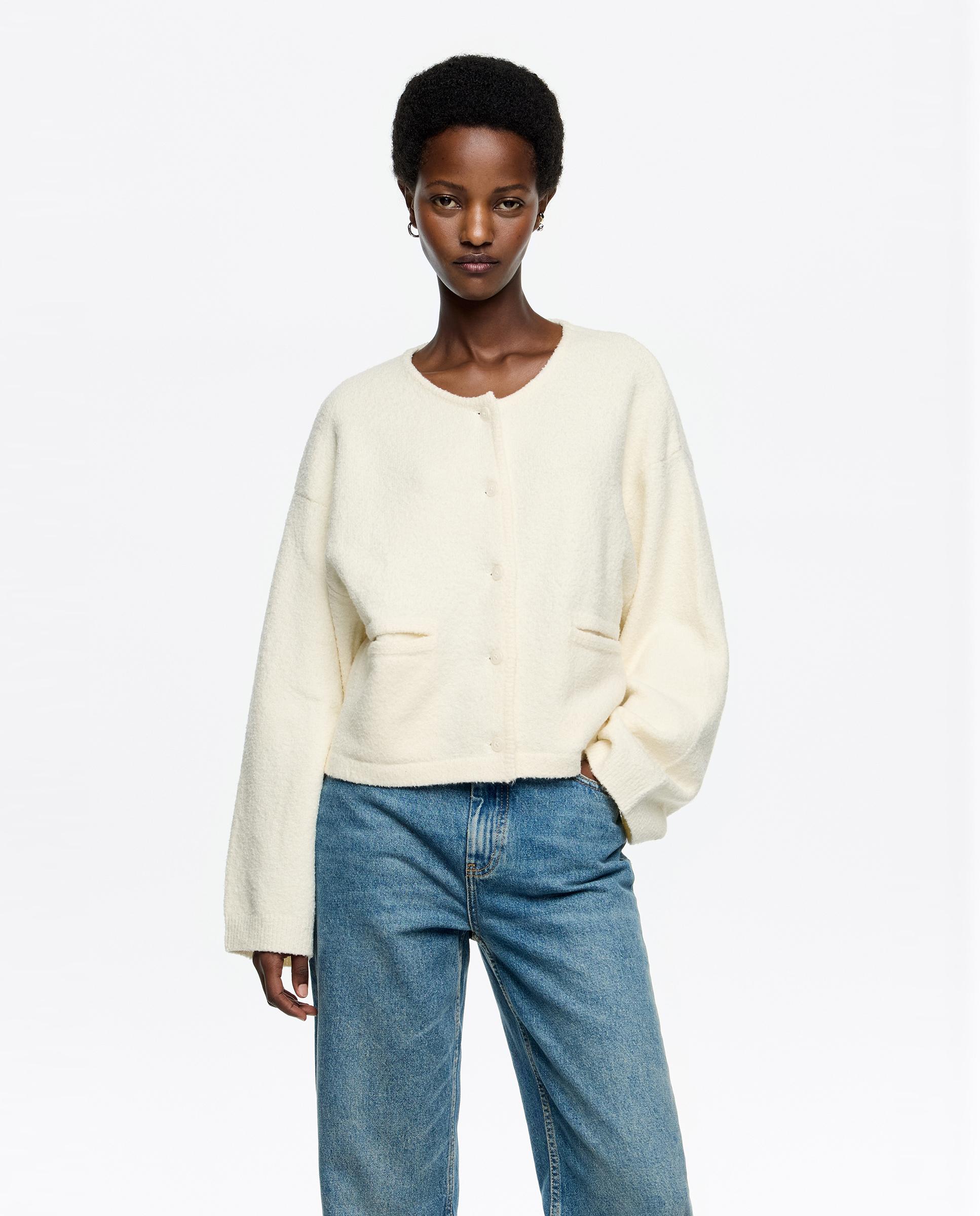 Imagem 0 de Cardigan Curta com Corte a Direito