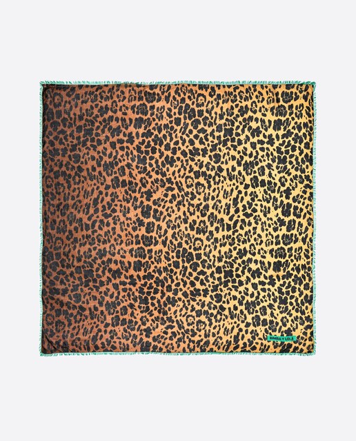 Imagem 0 de Xaile Animal Print Degradé e Franjas em Contraste