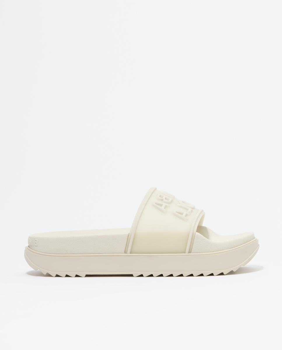 Chinelos com Plataforma e Logo Cru-1