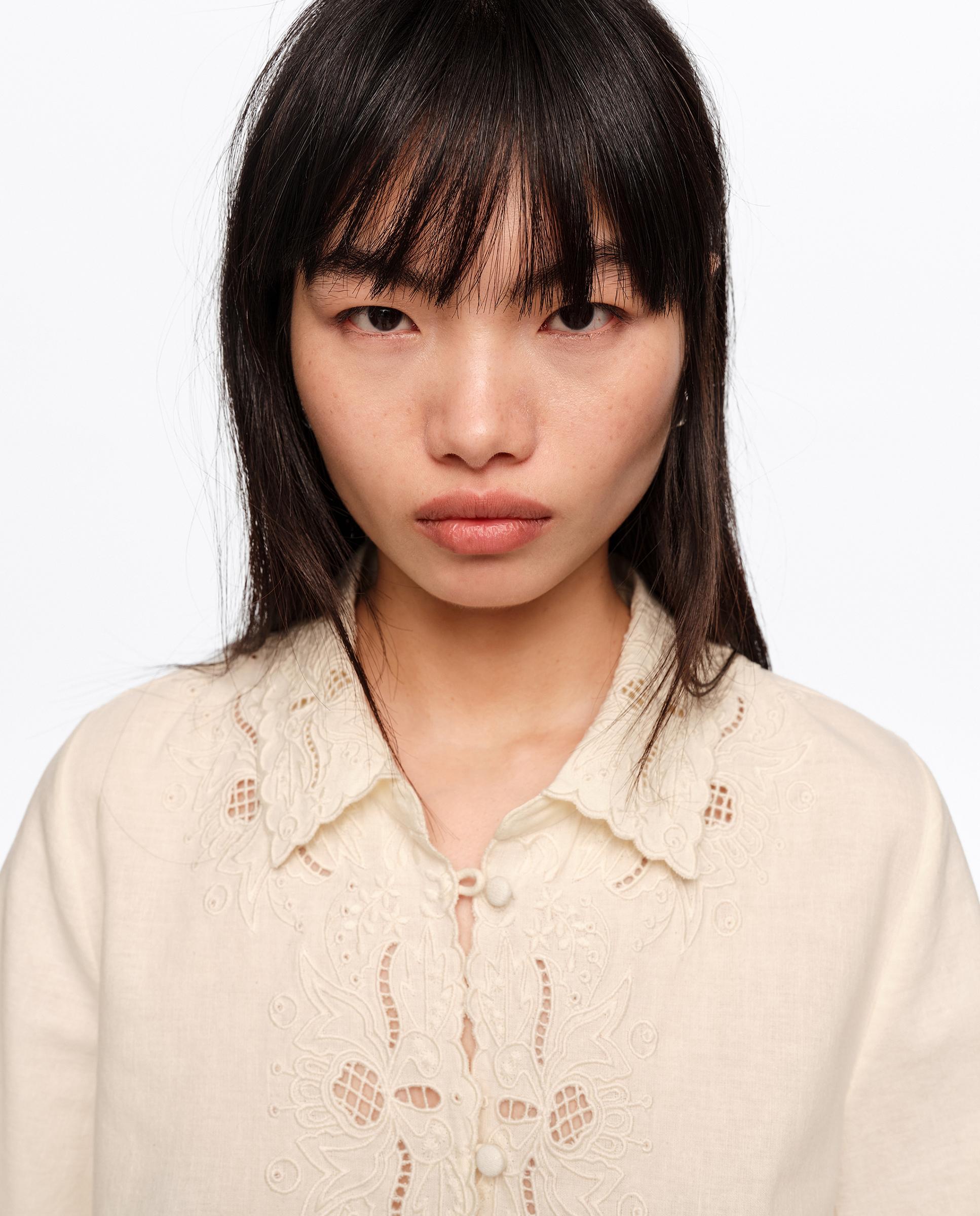 Camisa com Bordados de Linho Bege-2