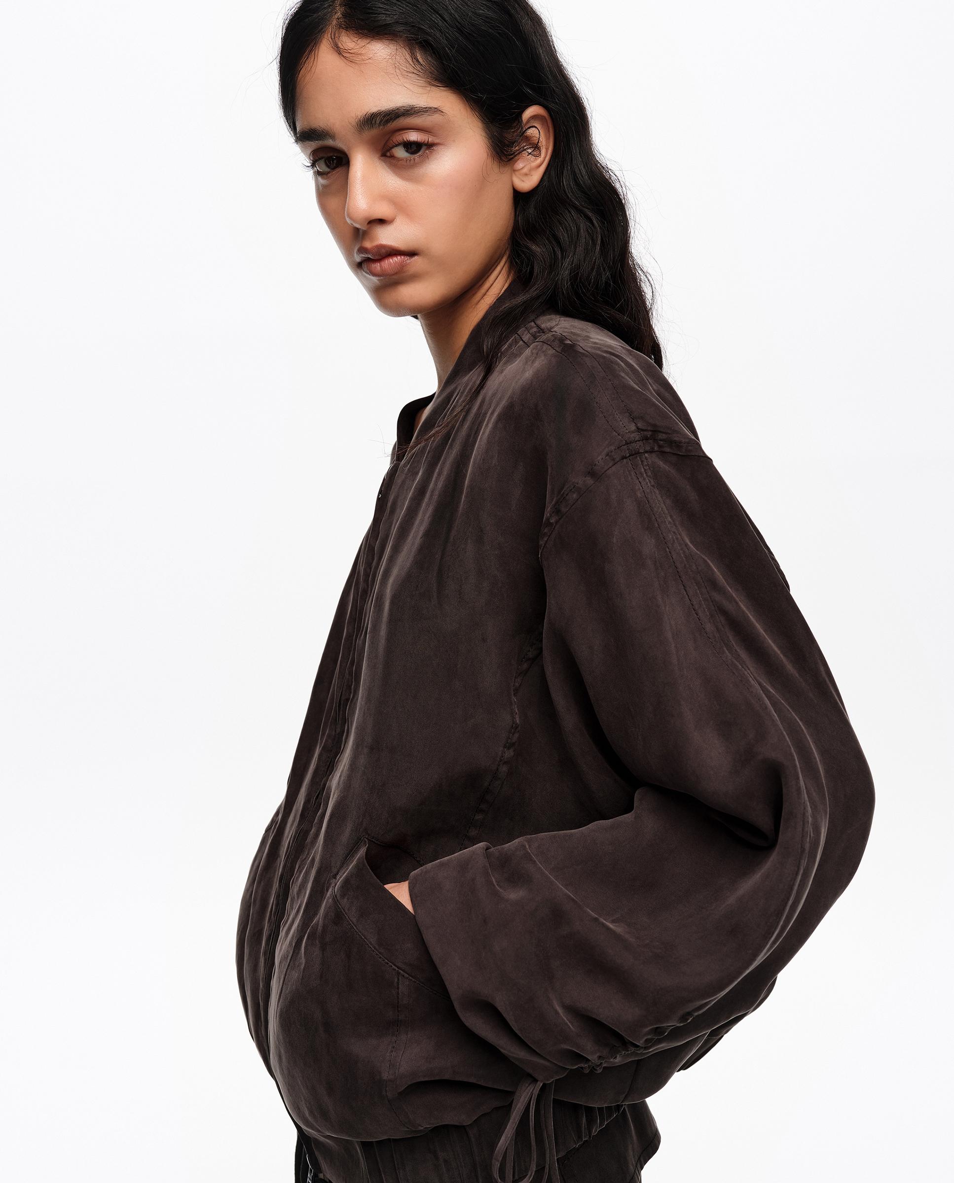 Blusão Bomber Fluido com Fecho Zip Preto-3