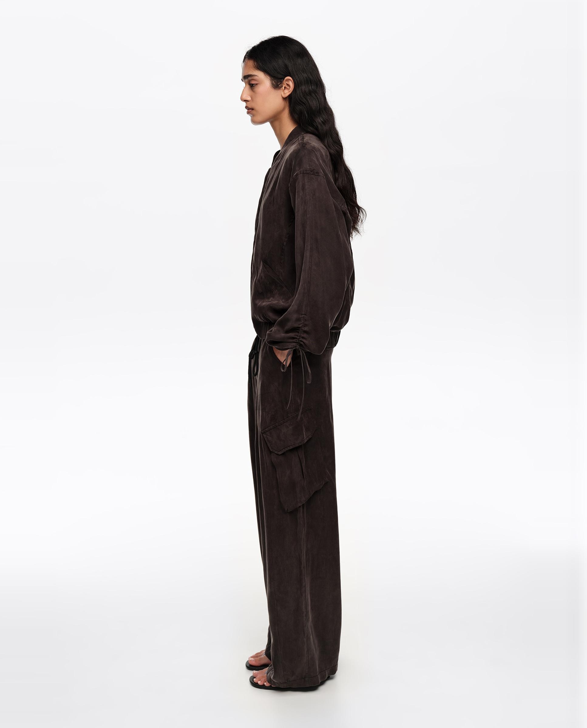 Blusão Bomber Fluido com Fecho Zip Preto-4