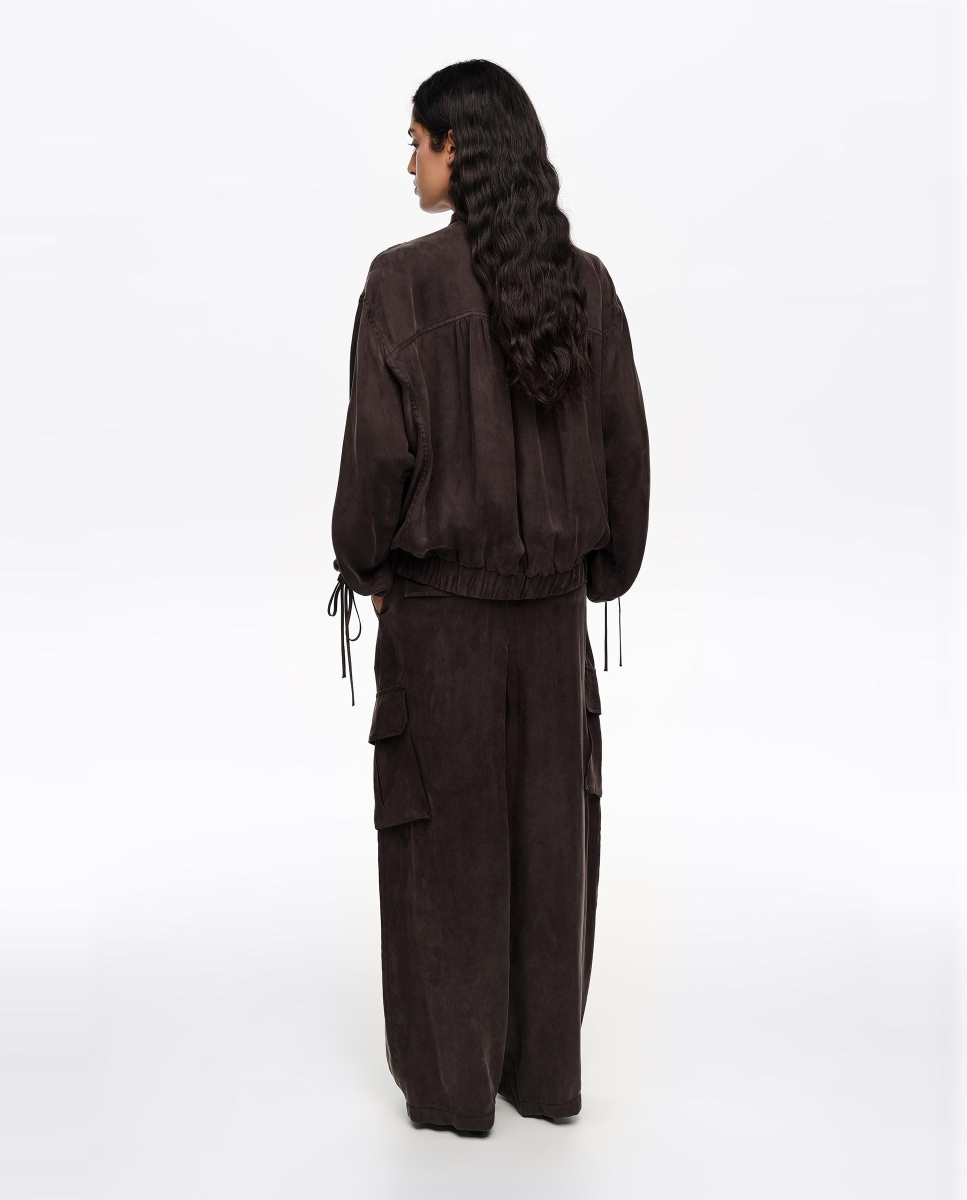 Blusão Bomber Fluido com Fecho Zip Preto-5