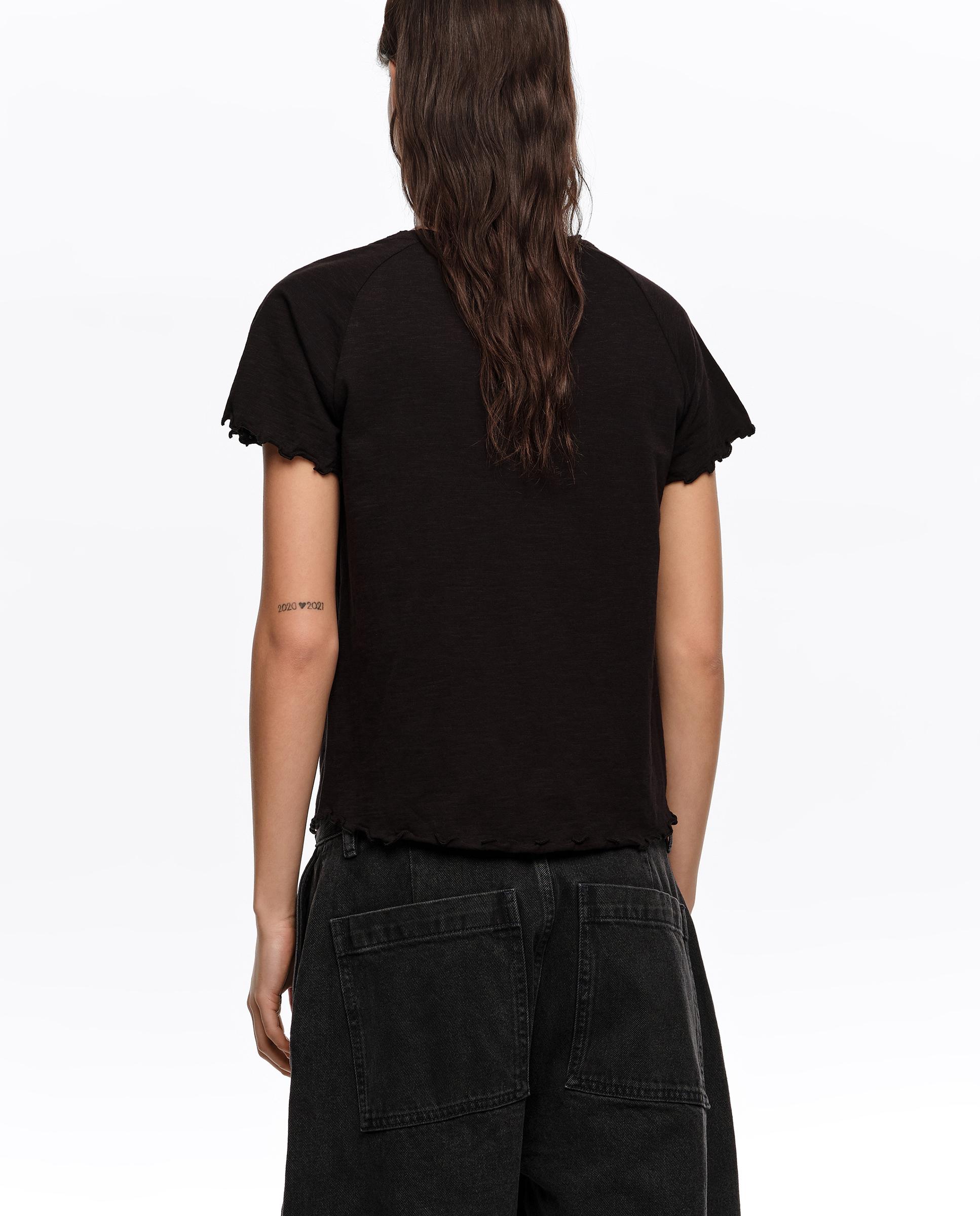 T-shirt Ajustada Ranglán Preto-4