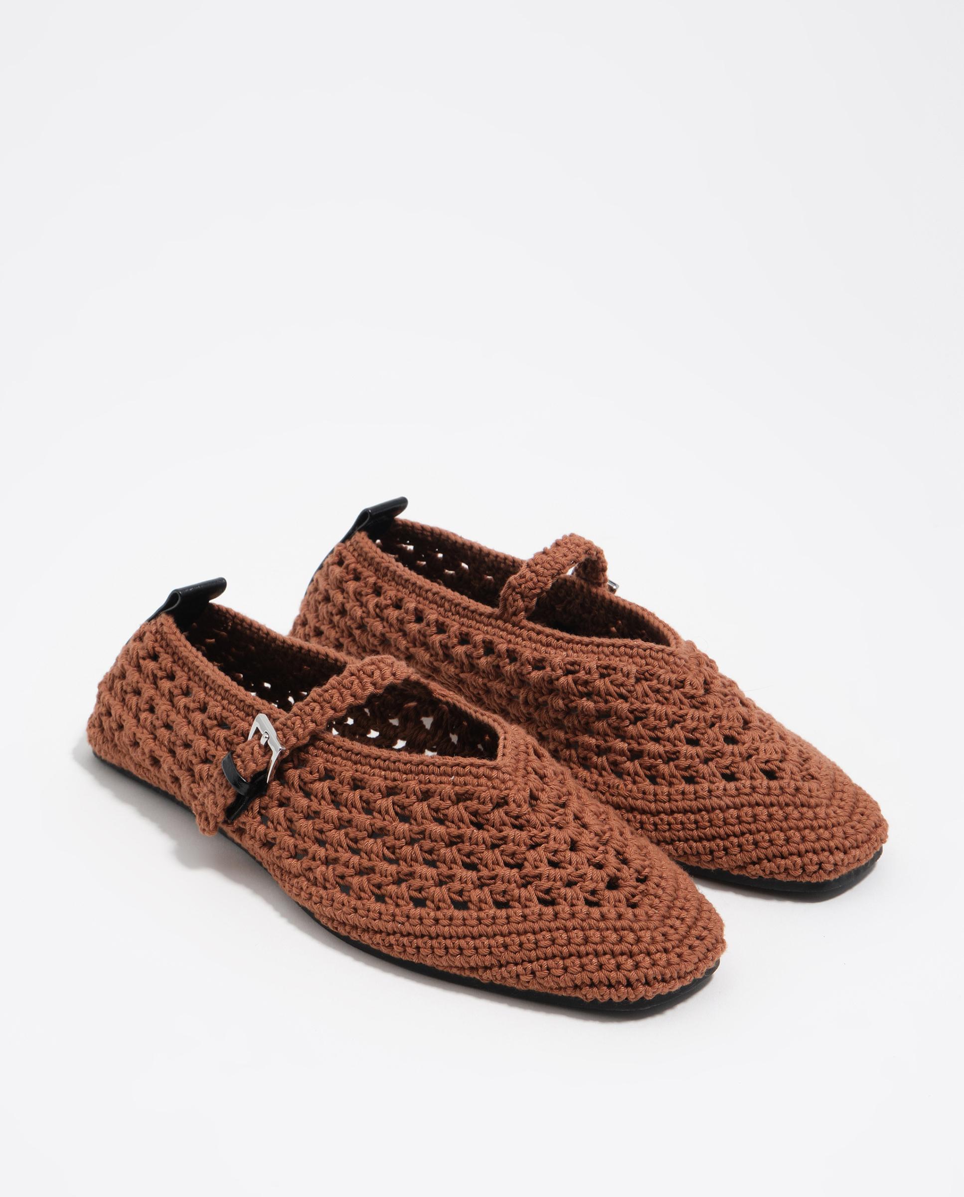 Imagem 0 de Sabrinas Rasas com Crochet Entrançado À Mão