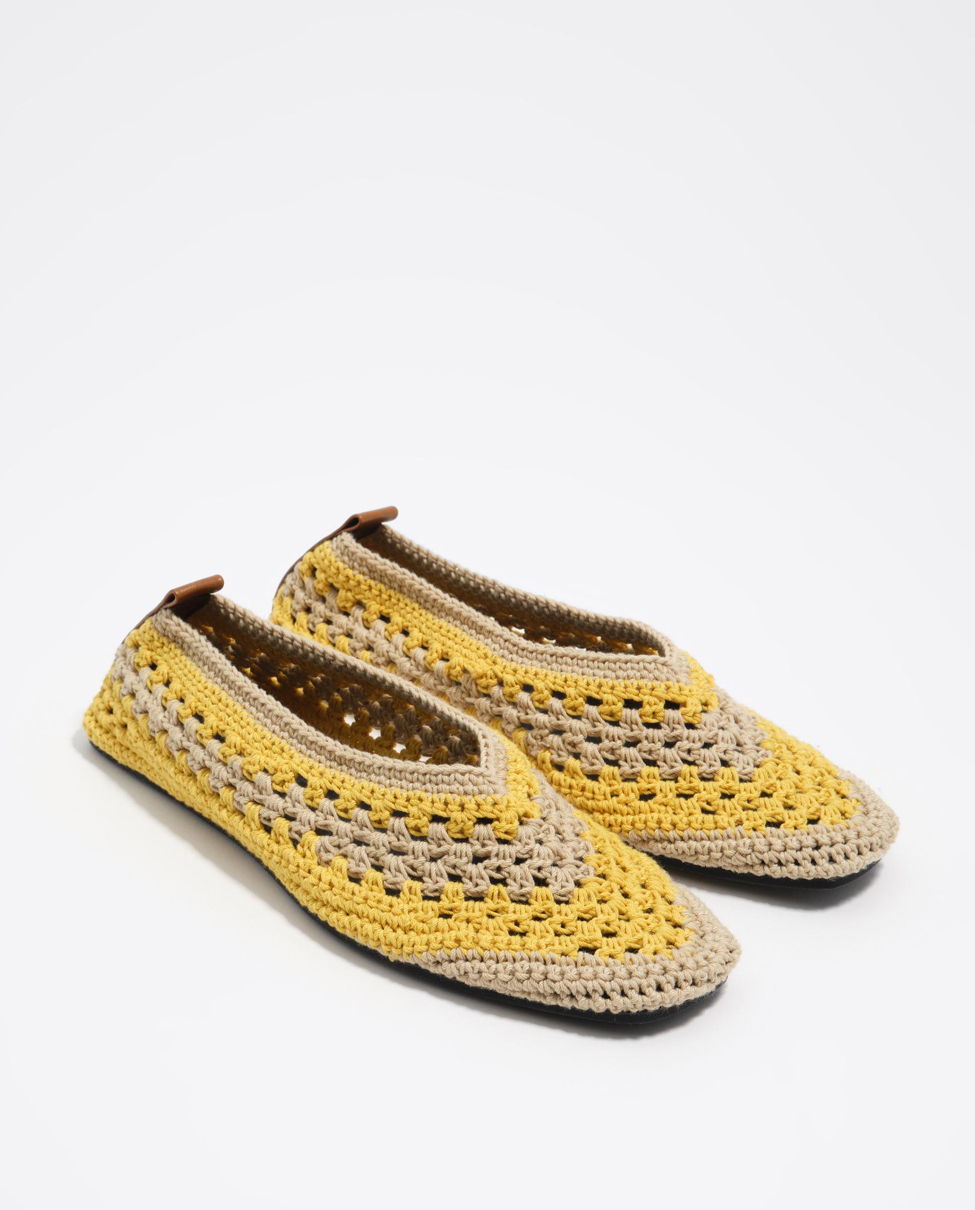 Sabrinas em Crochet com Biqueira Redonda Amarelo-2