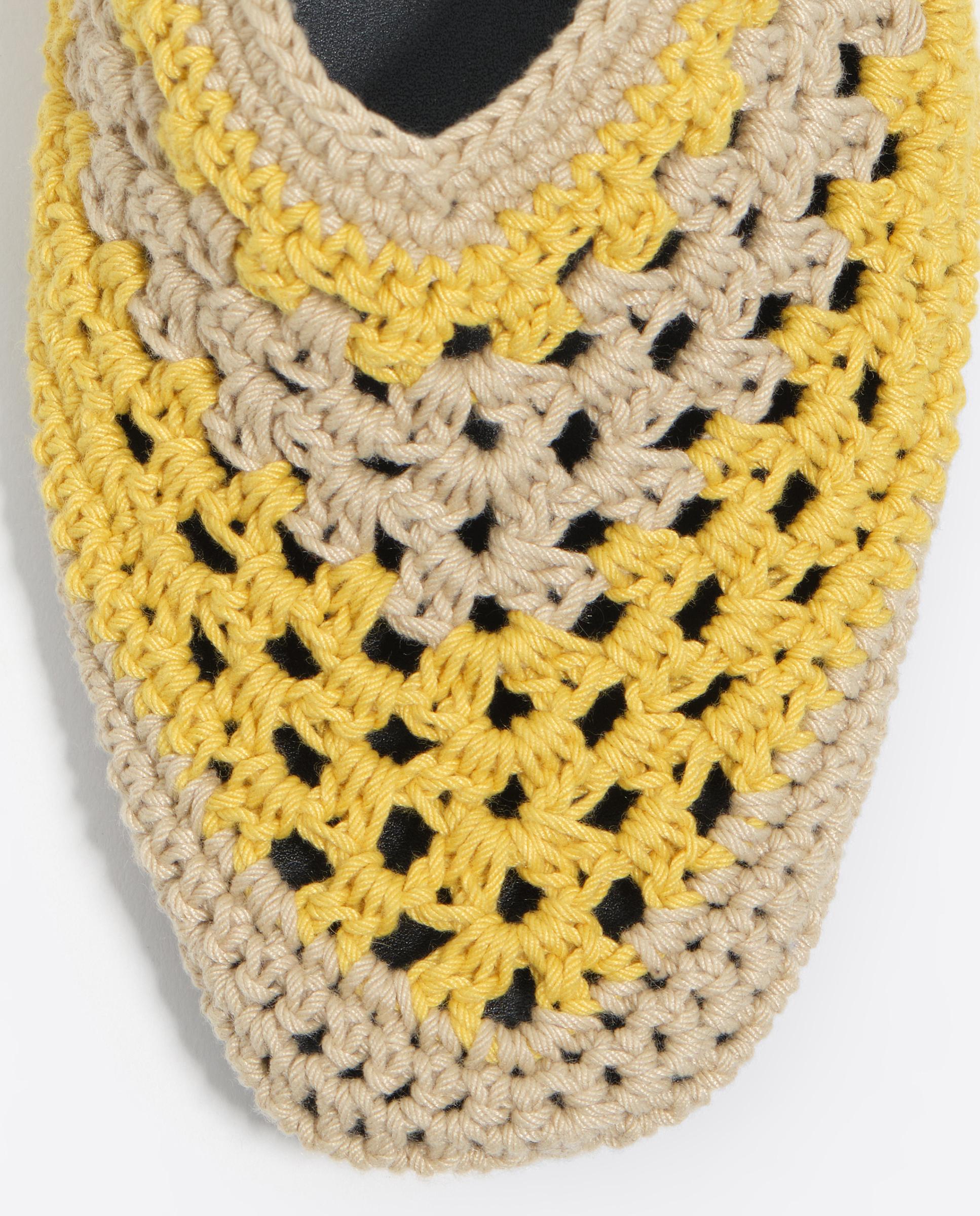 Sabrinas em Crochet com Biqueira Redonda Amarelo-5