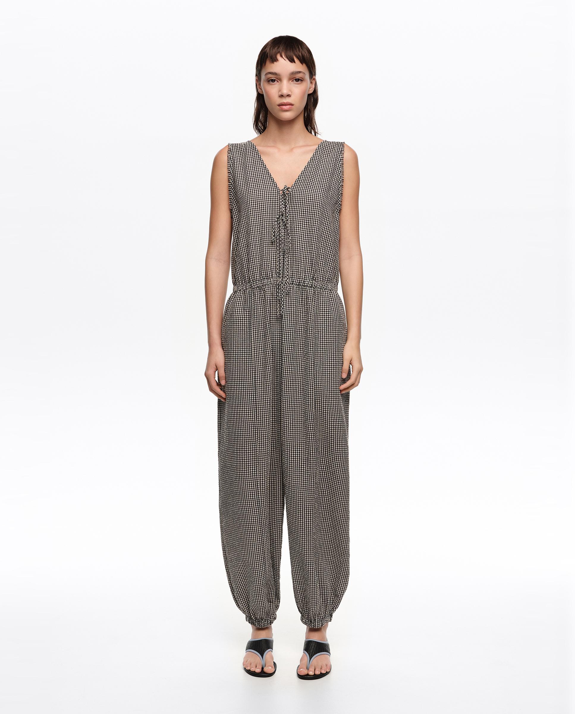 Imagem 0 de Macacão Bombacho com Laços e Desfiados Aos Quadrados