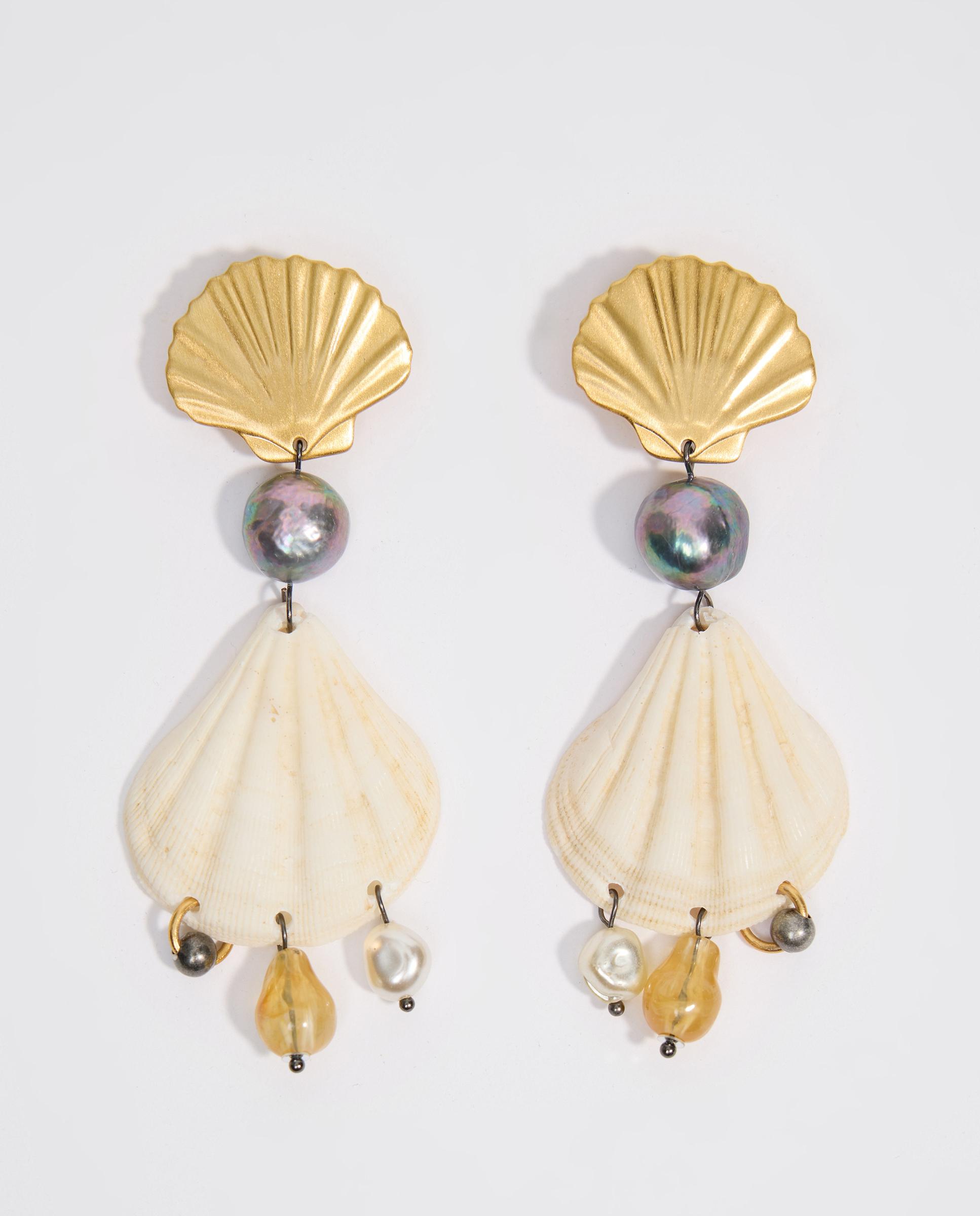 Imagem 0 de Brincos Conchas Naturais e Metal Dourado Envelhecido