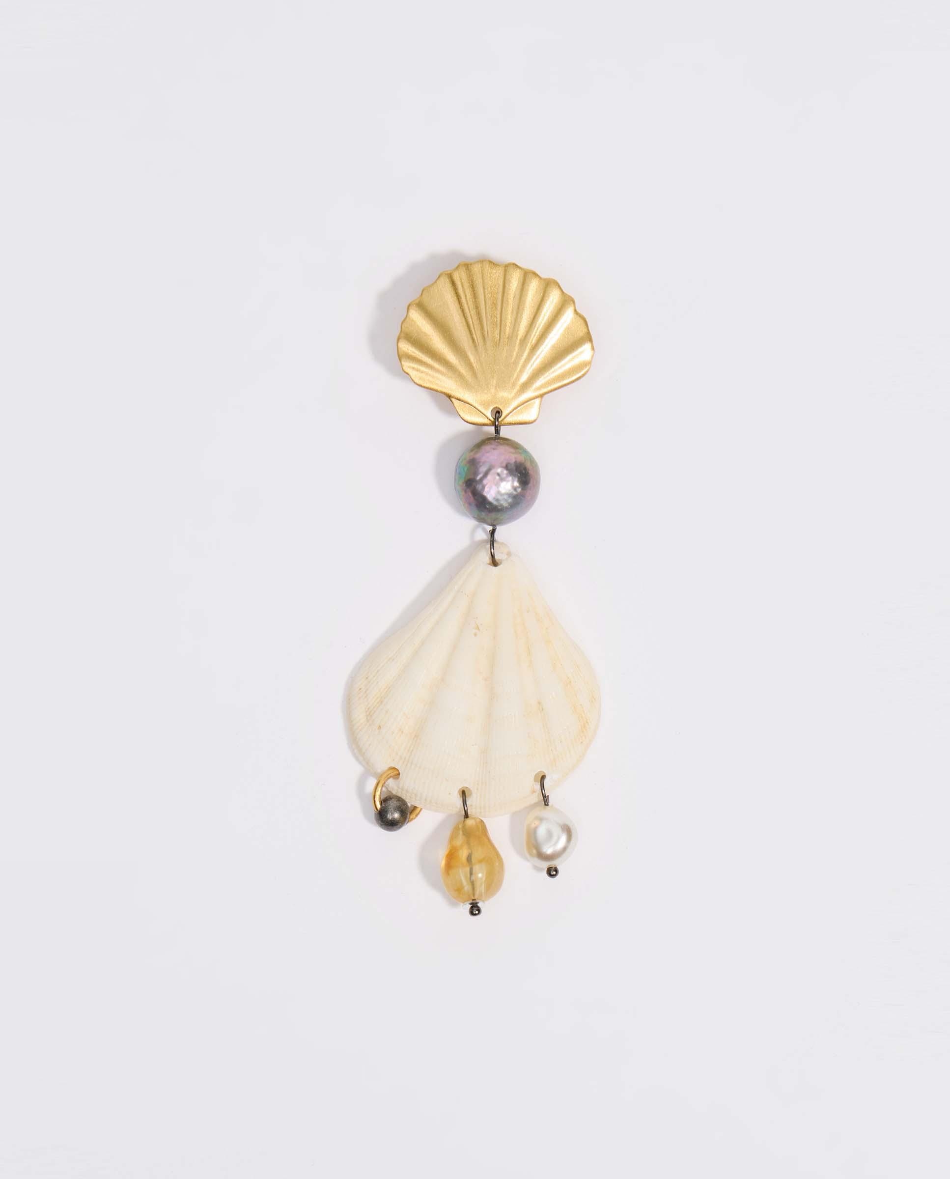 Brincos Conchas Naturais e Metal Dourado Envelhecido Branco-3