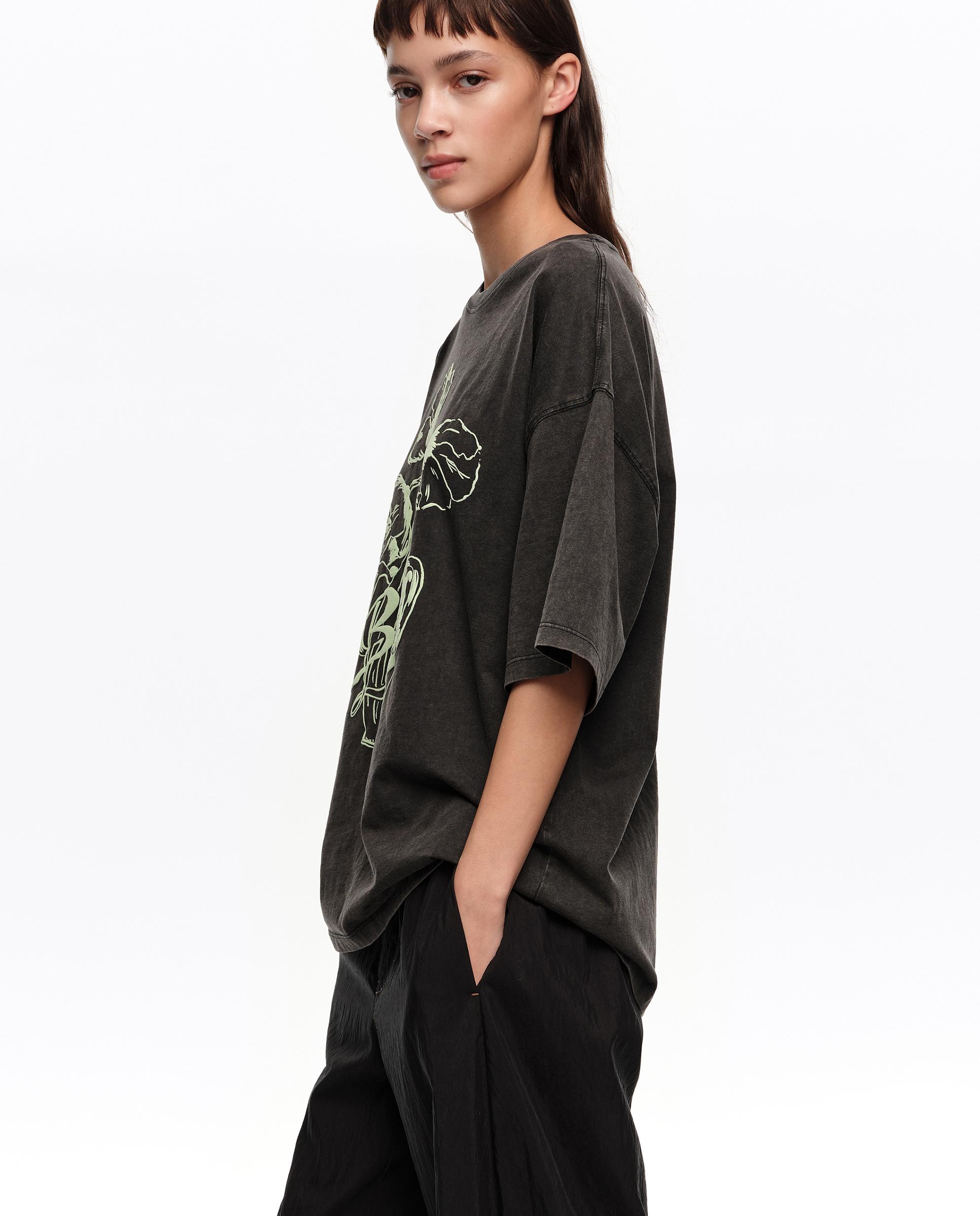 T-shirt com Logo em Relevo de Flores Preto-3