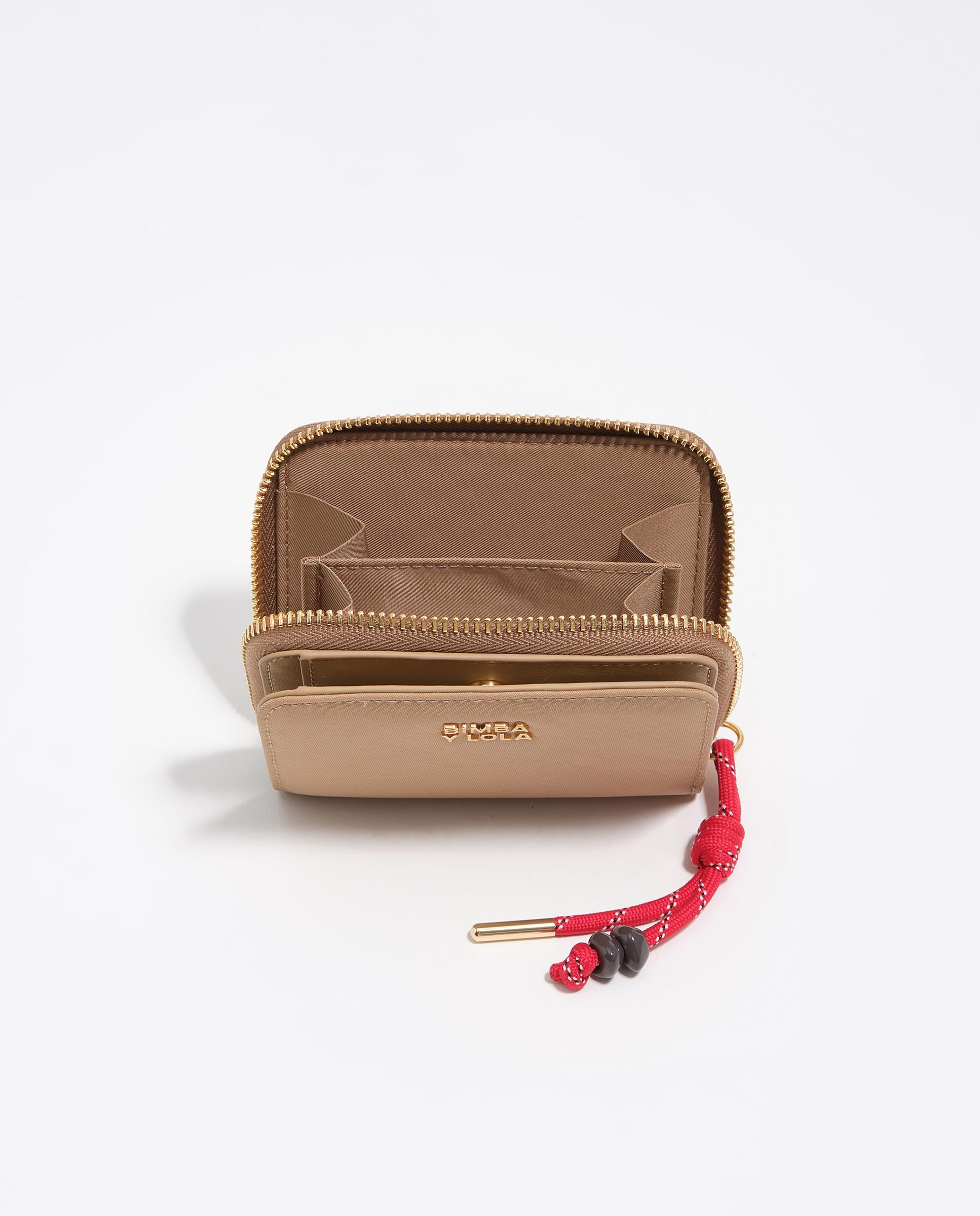 Carteira com Aba de Nylon e Fecho Zip Camel-3