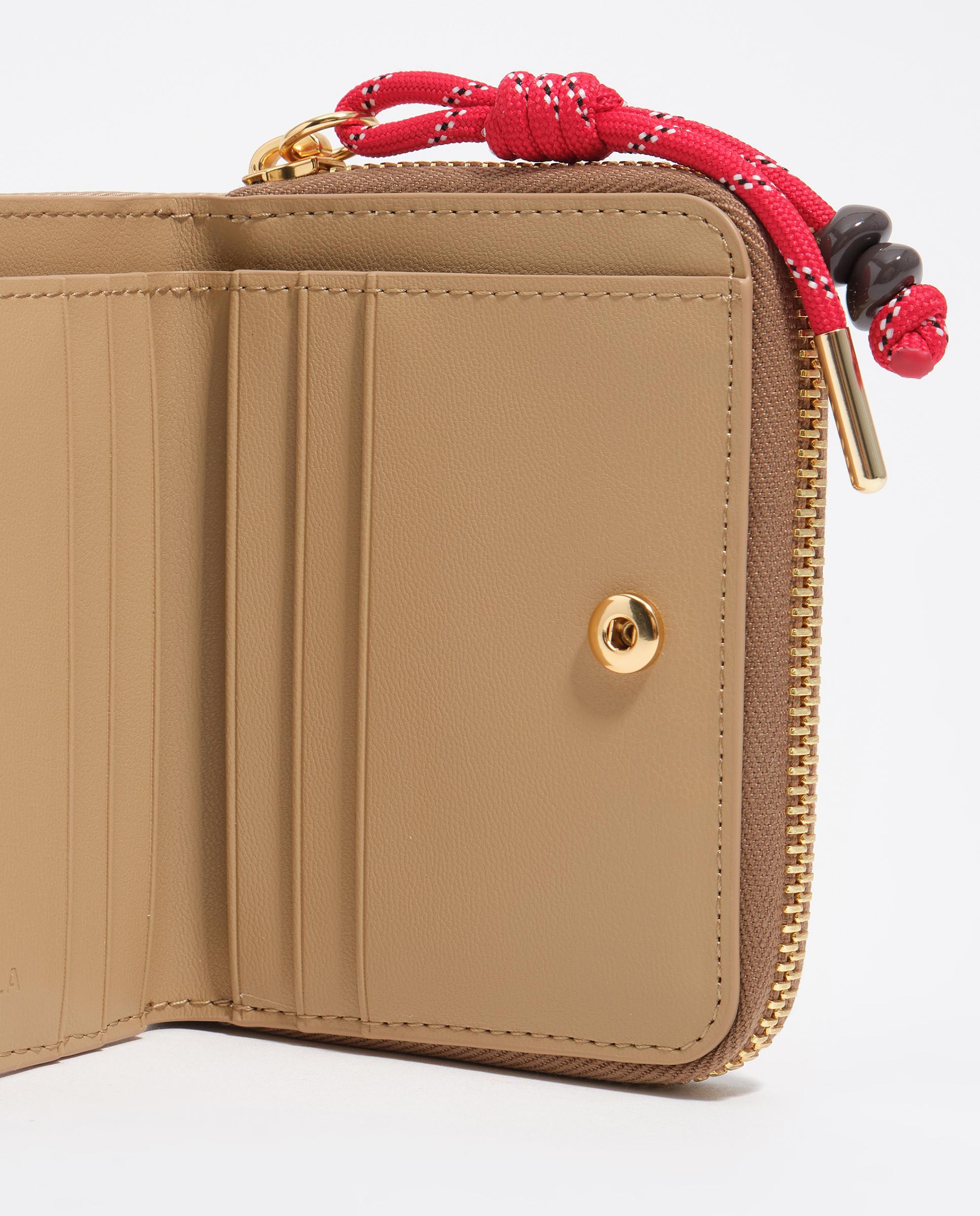 Carteira com Aba de Nylon e Fecho Zip Camel-4
