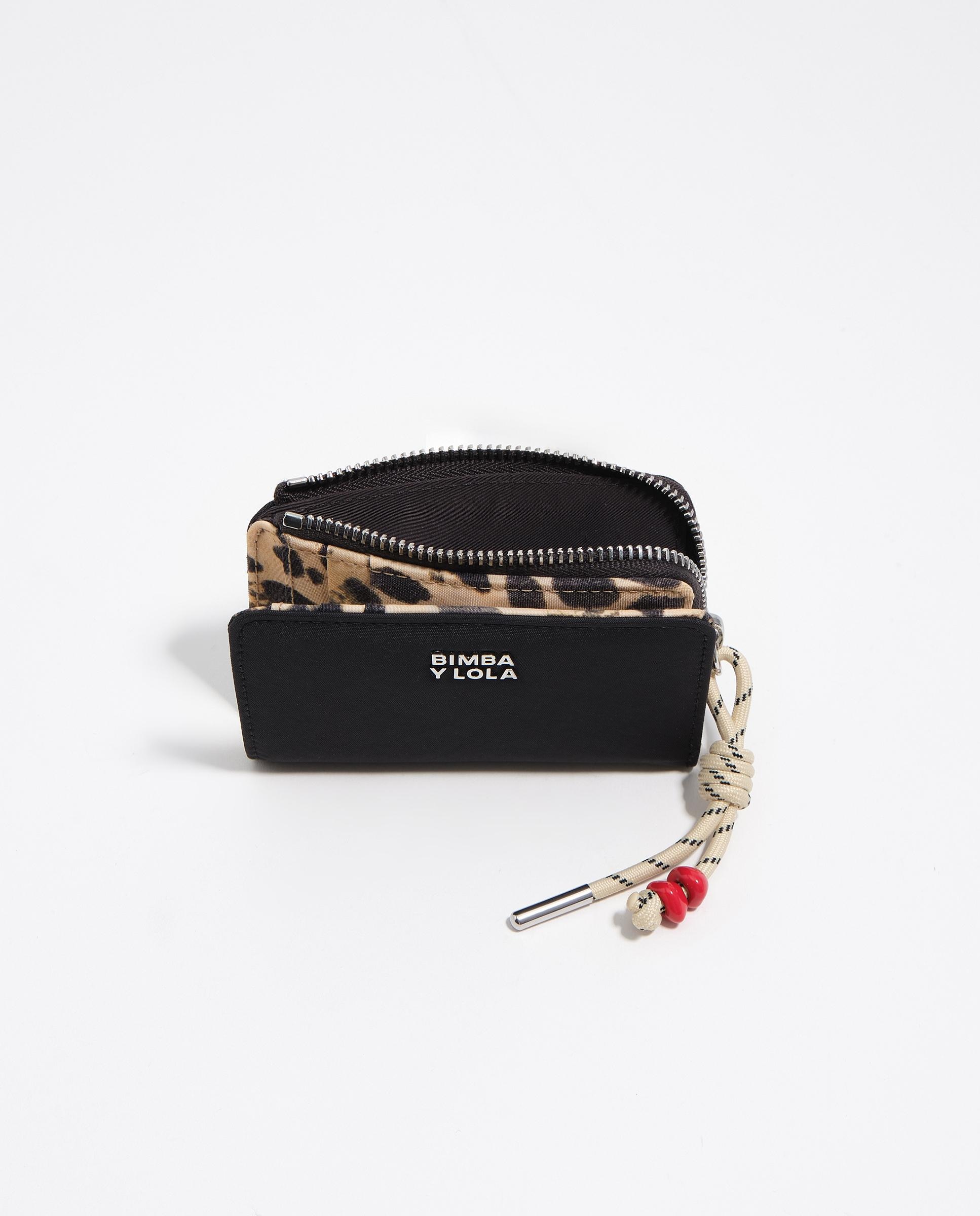 Carteira Compacta em Nylon com Fecho Zip Preto-3