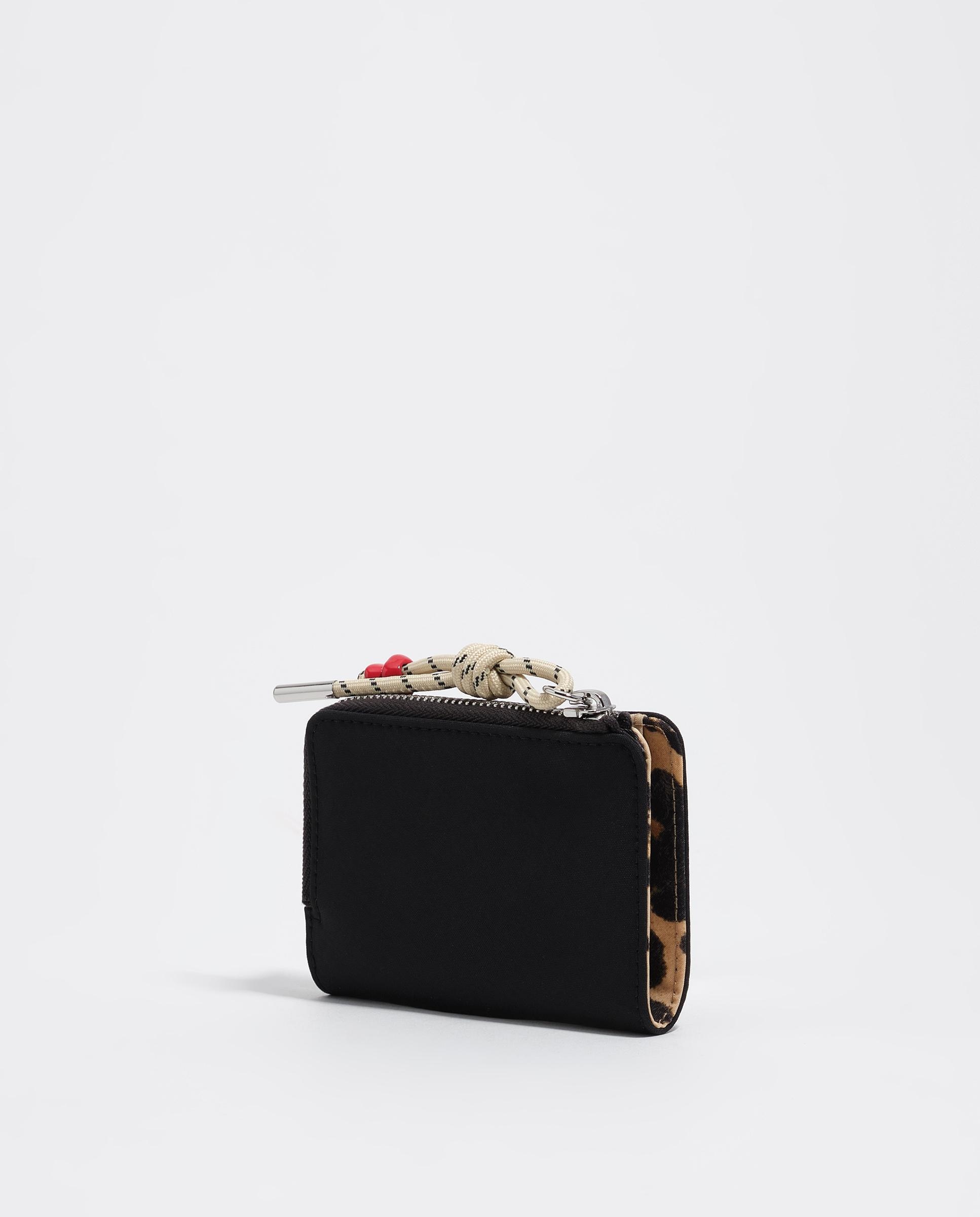 Carteira Compacta em Nylon com Fecho Zip Preto-5