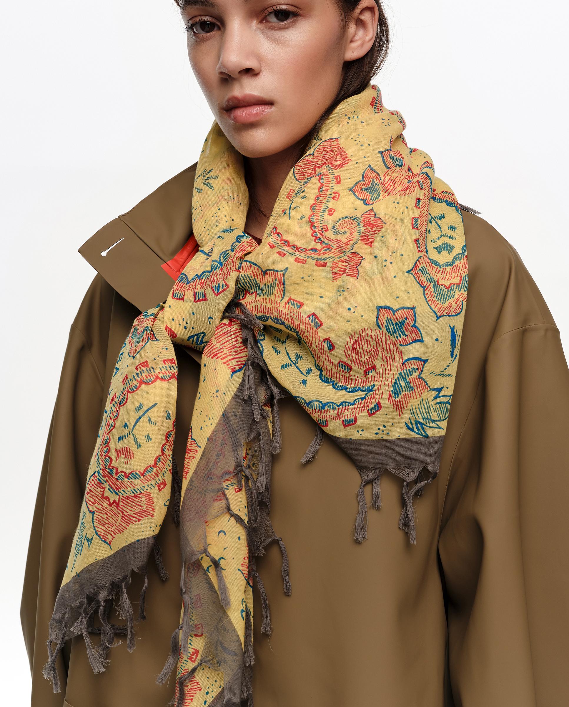 Écharpe com Estampado Paisley e Franjas Amarelo-2