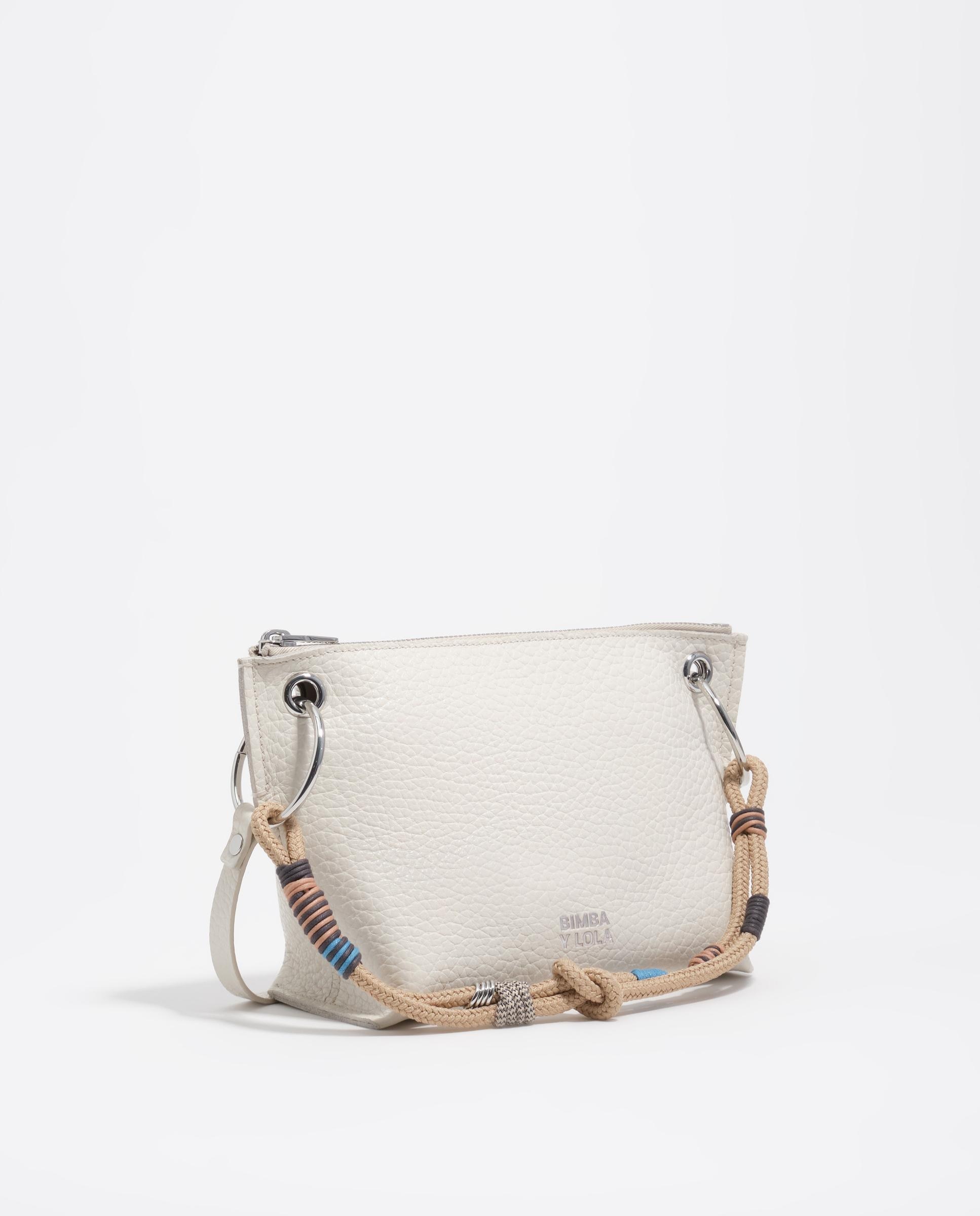 Imagem 0 de Mala de Ombro em Pele com Alça Regulável